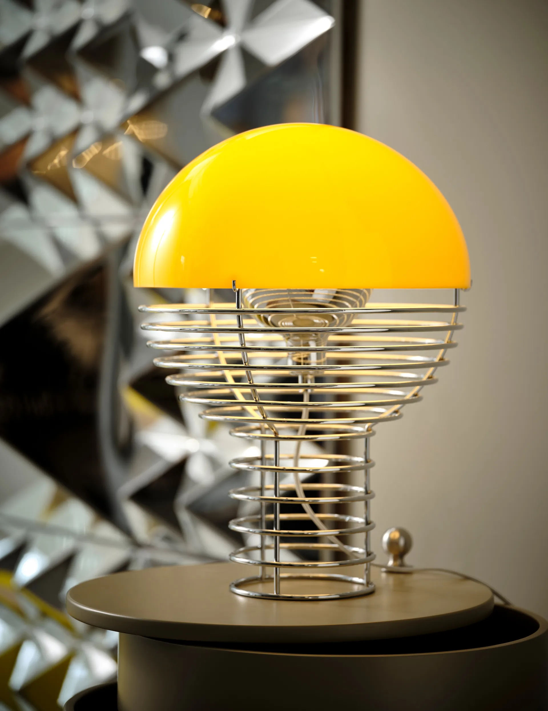 Wire bordlampe Ø 30 cm, Chrome-yellow Verpan