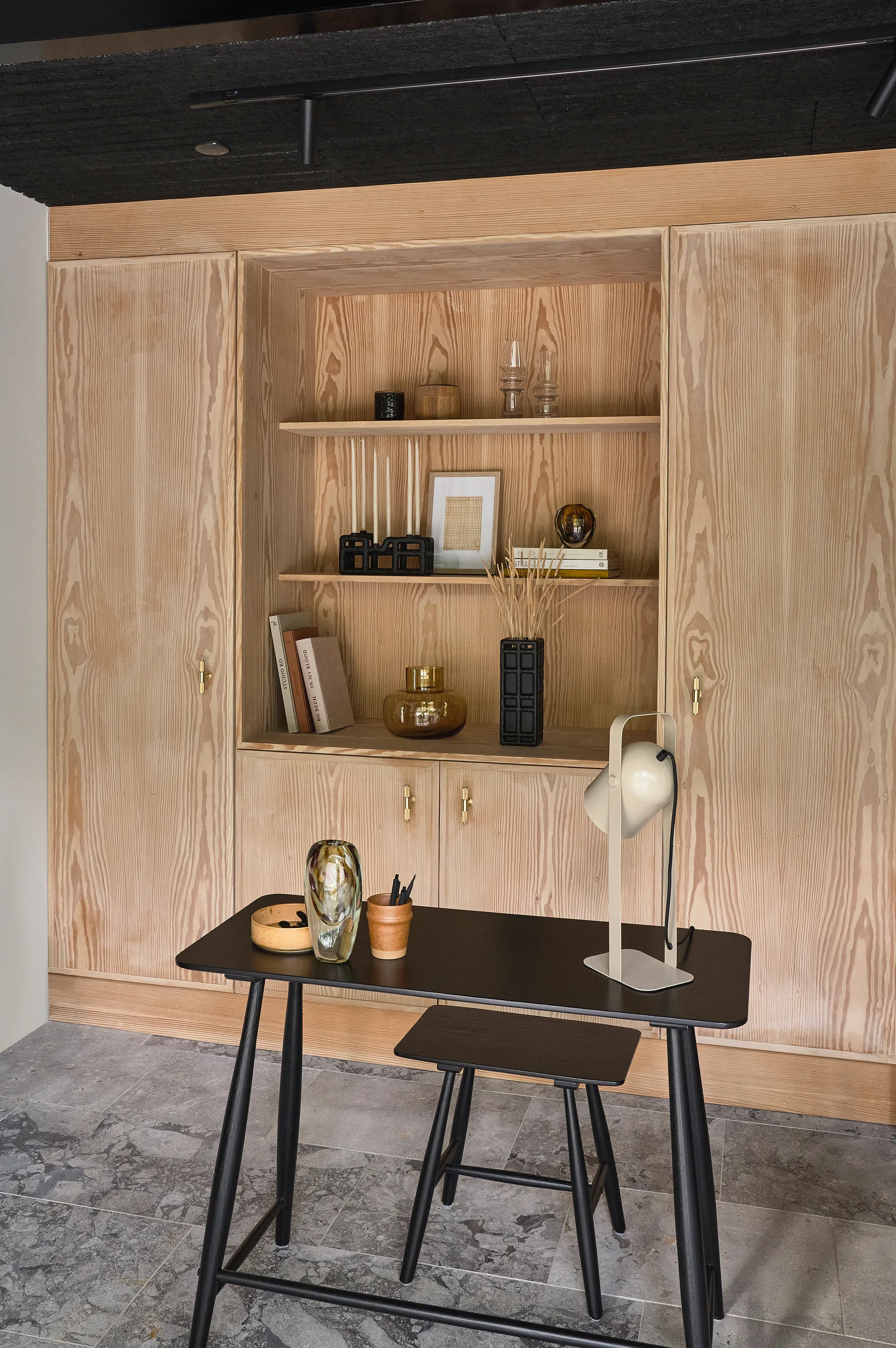 Lyst lysestake 6 lys, Svart Villa Collection