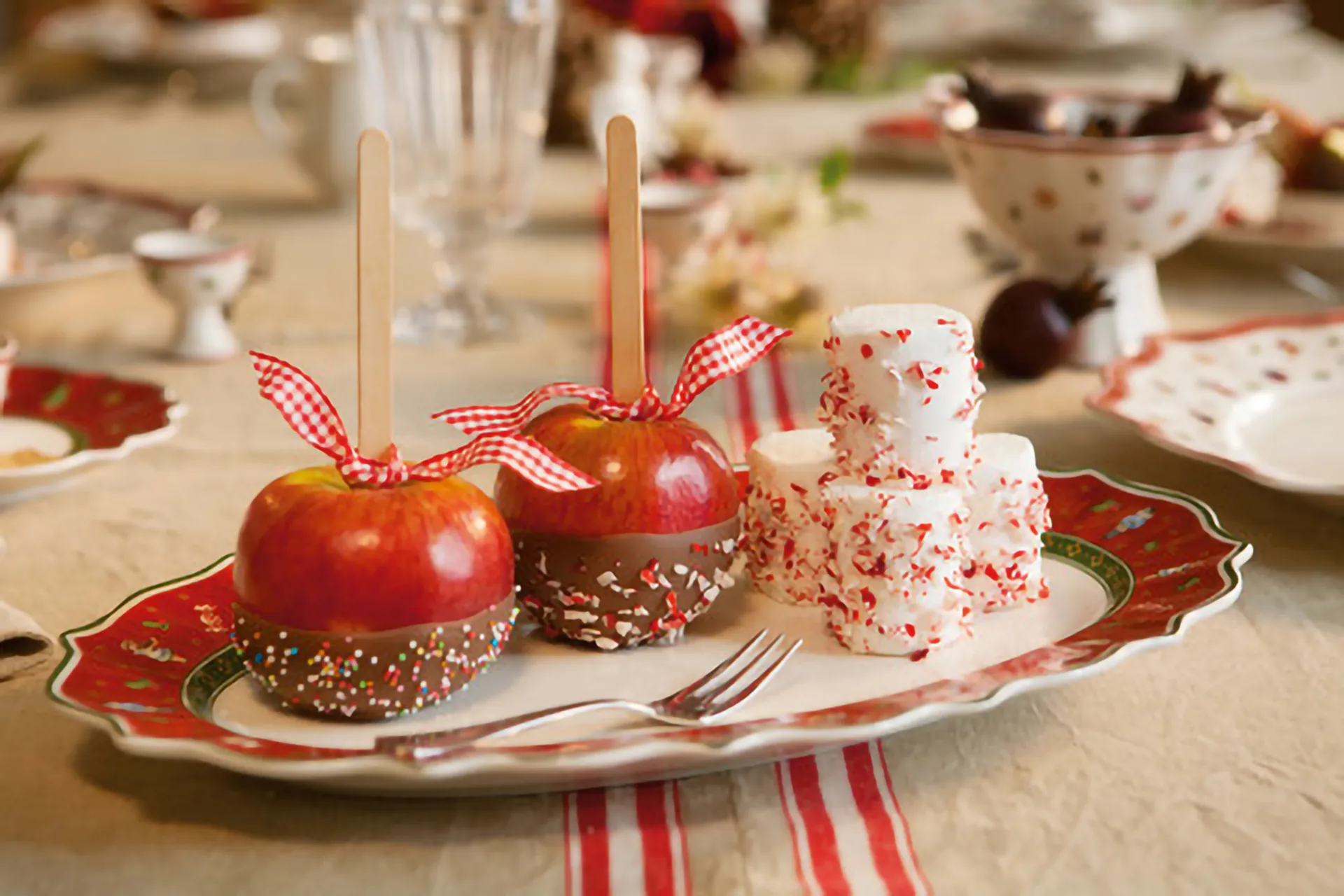 Toy's Delight serveringsfat oval 31x50 cm, Hvit-rød Villeroy & Boch