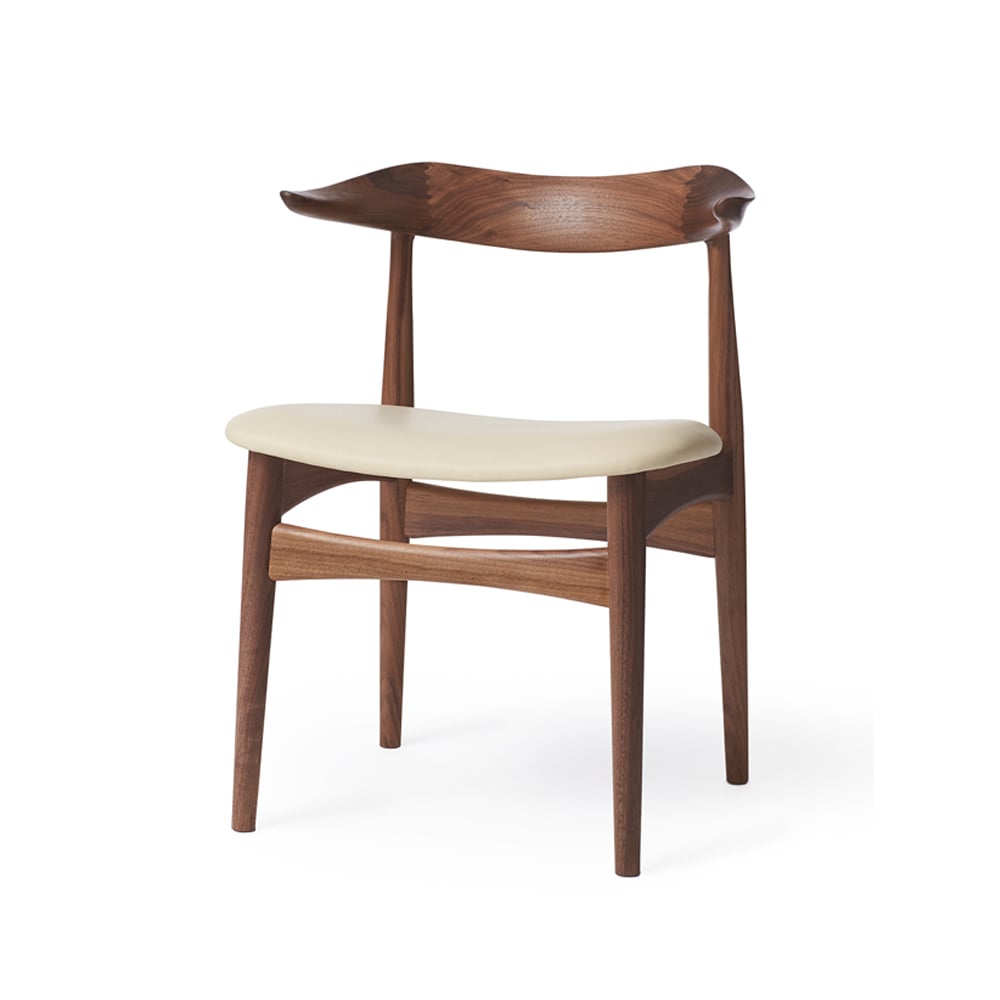 Warm Nordic Cow Horn stol skinn ivory, valnøttstativ