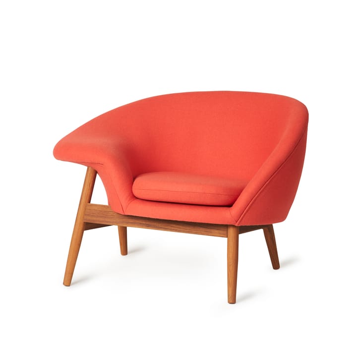 Fried Egg lenestol - Tekstil hero 551 apple red, oljede teakben - Warm Nordic