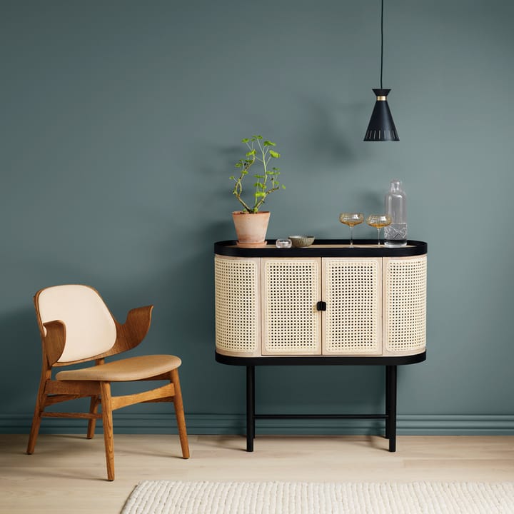 Gesture loungestol, skinn sevilla 4001 black, sortlakkert bøkestativ Warm Nordic