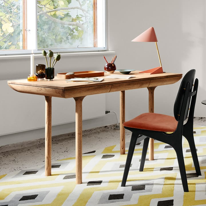Rúna skrivebord, valnøtt oljet Warm Nordic