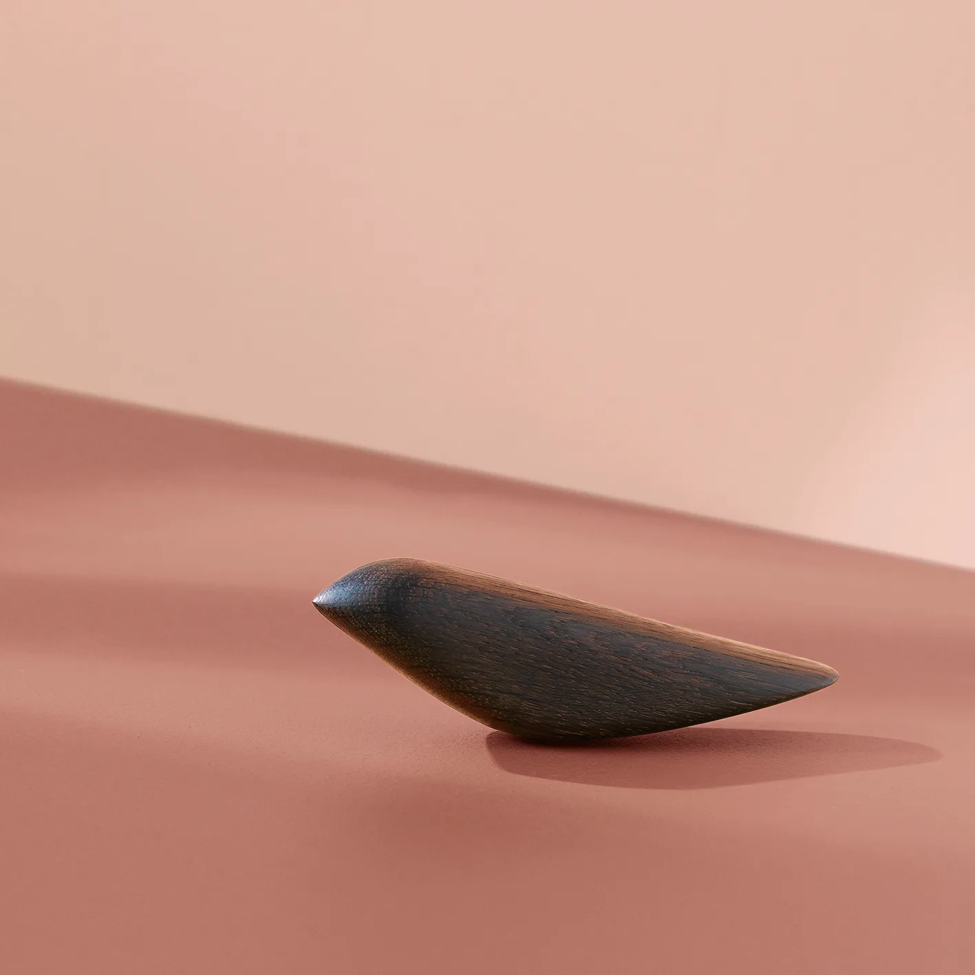 Twirling Bird dekorasjon L, Røkt eik Warm Nordic