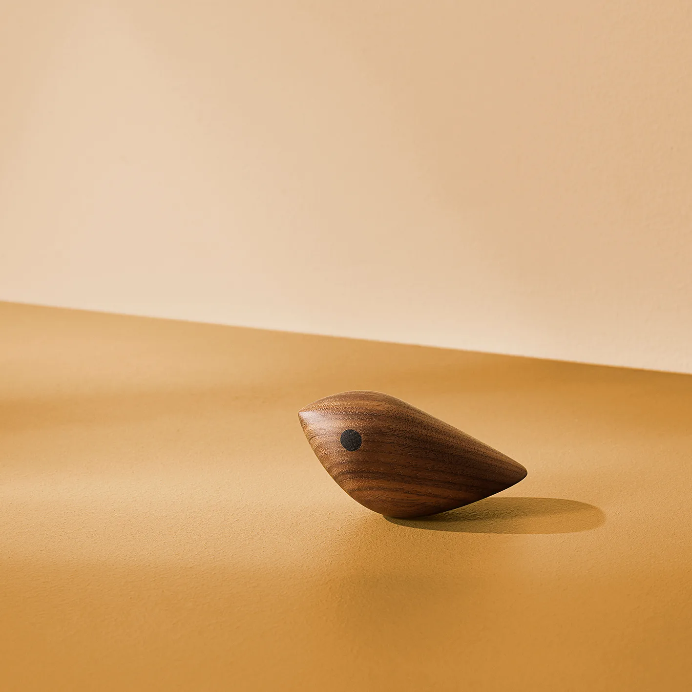 Twirling Bird dekorasjon M, Valnøtt Warm Nordic