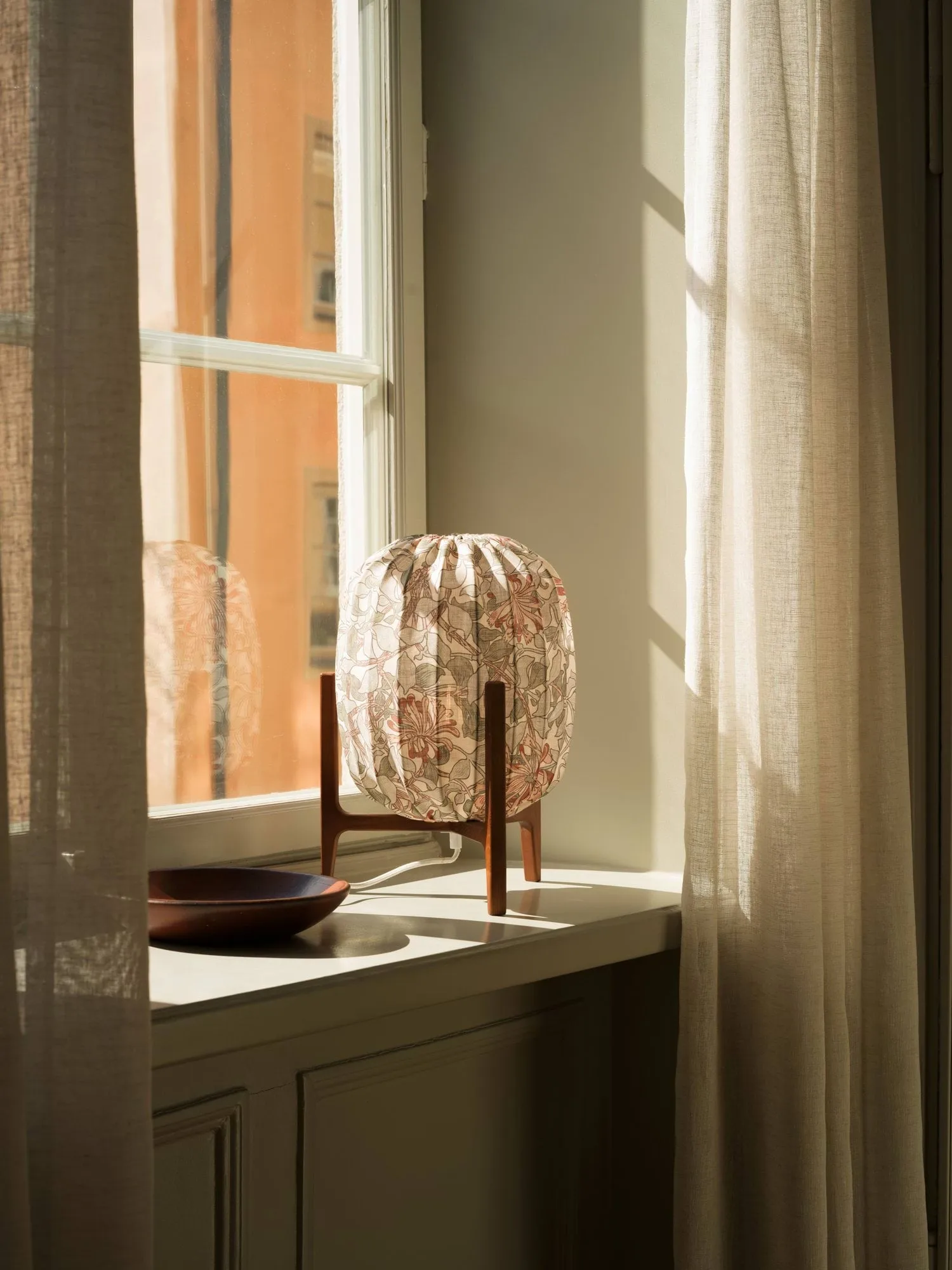 Prisma bordlampe, Dark ash-Honeysuckle blush, Ø27x42 cm Watt & Veke