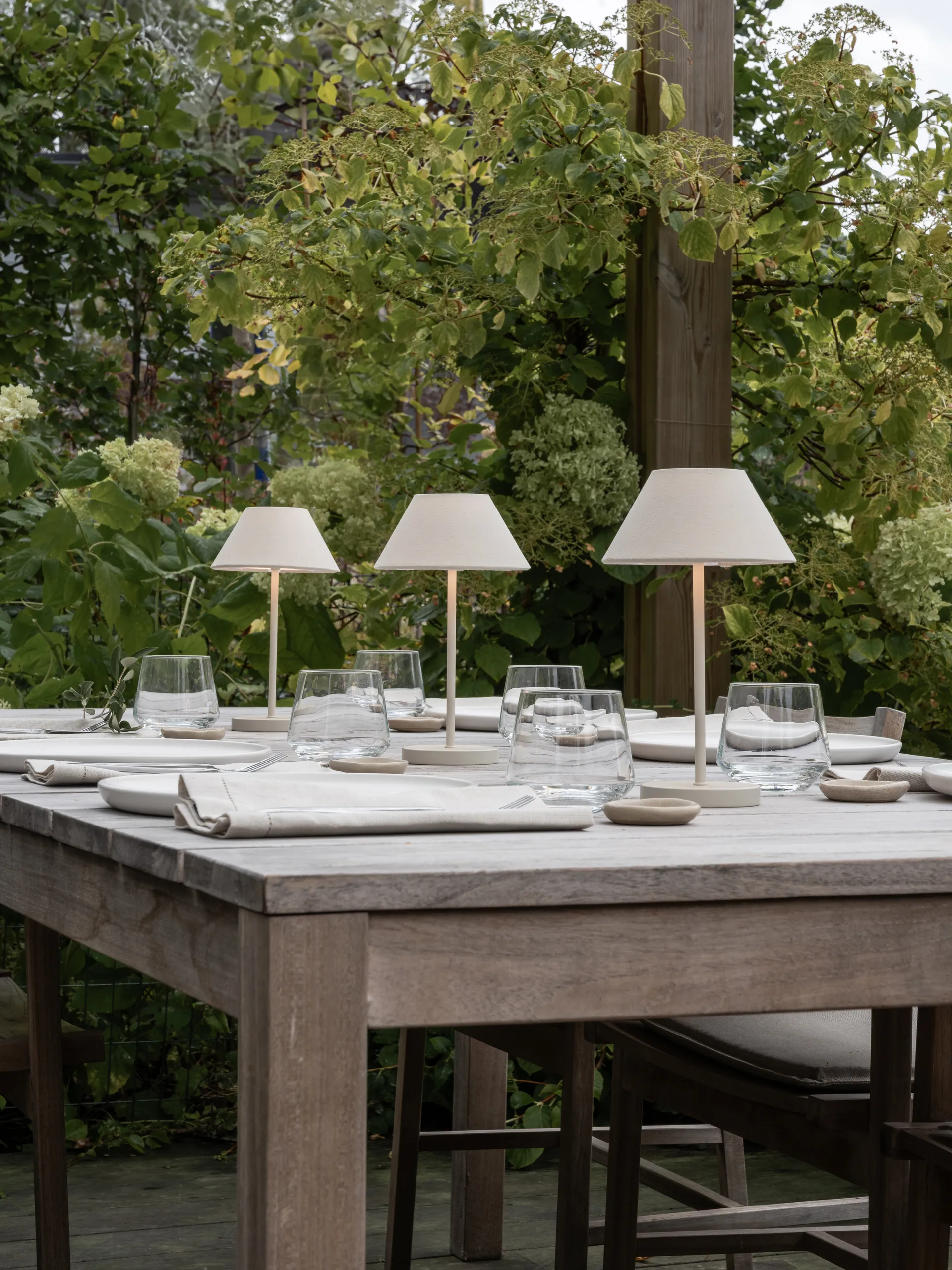 Teya bordlampe portabel, Offwhite, Ø15x26 cm Watt & Veke