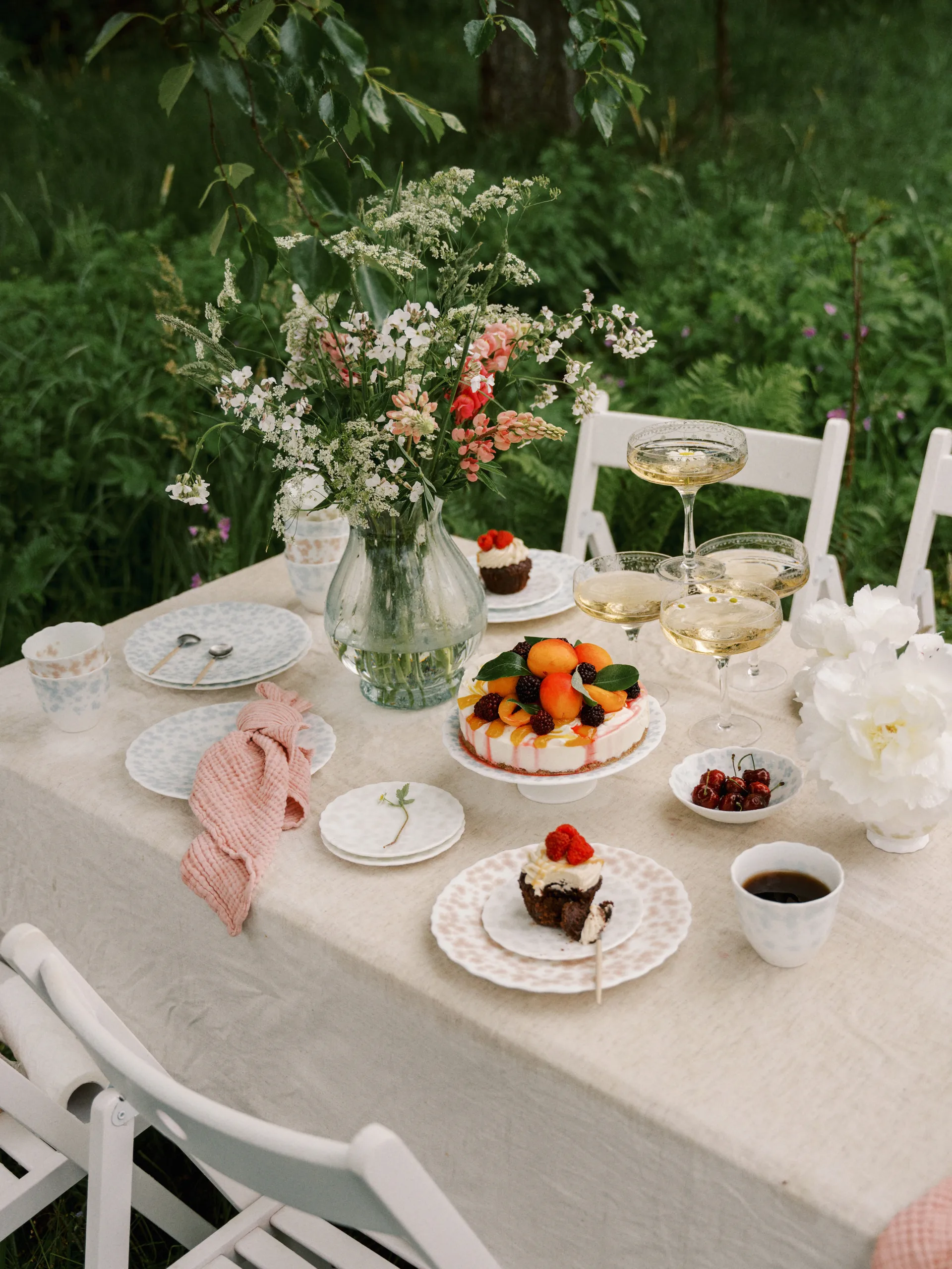Slåpeblom tallerken Ø 21 cm, Blå Wik & Walsøe