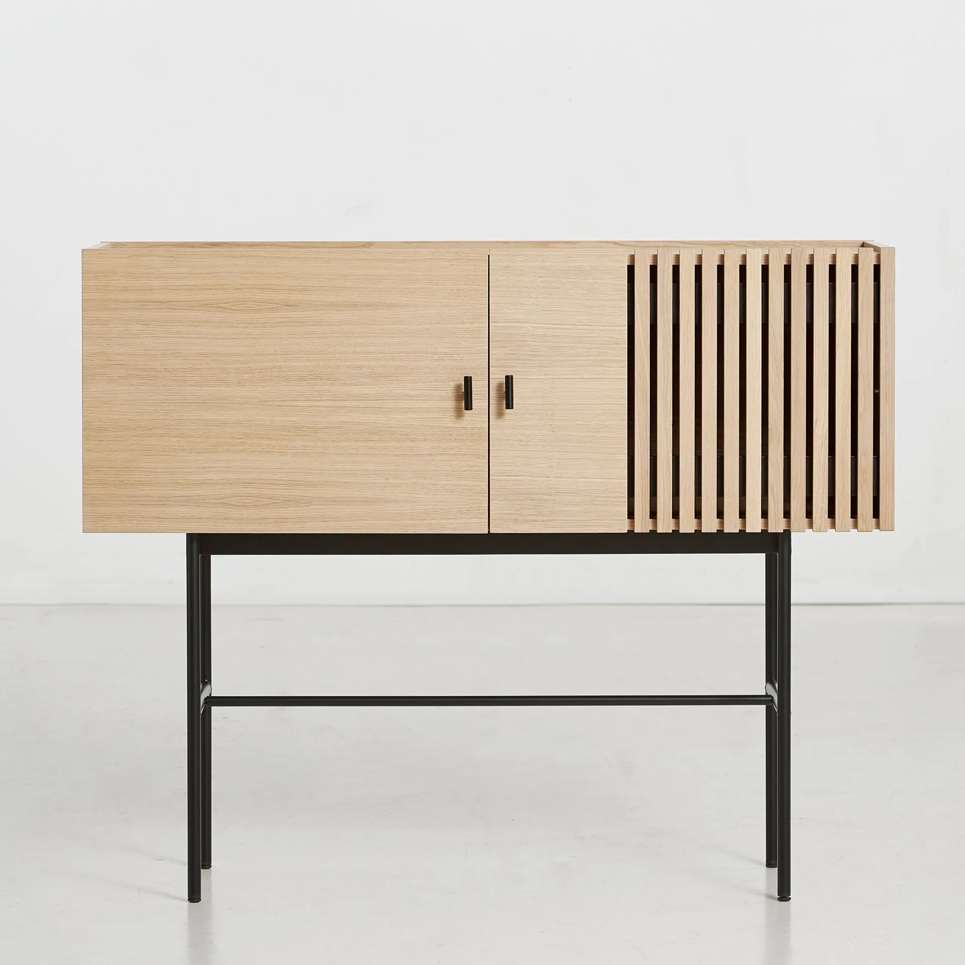 Array sidebord, 120cm, hvitpigmentert eik Woud