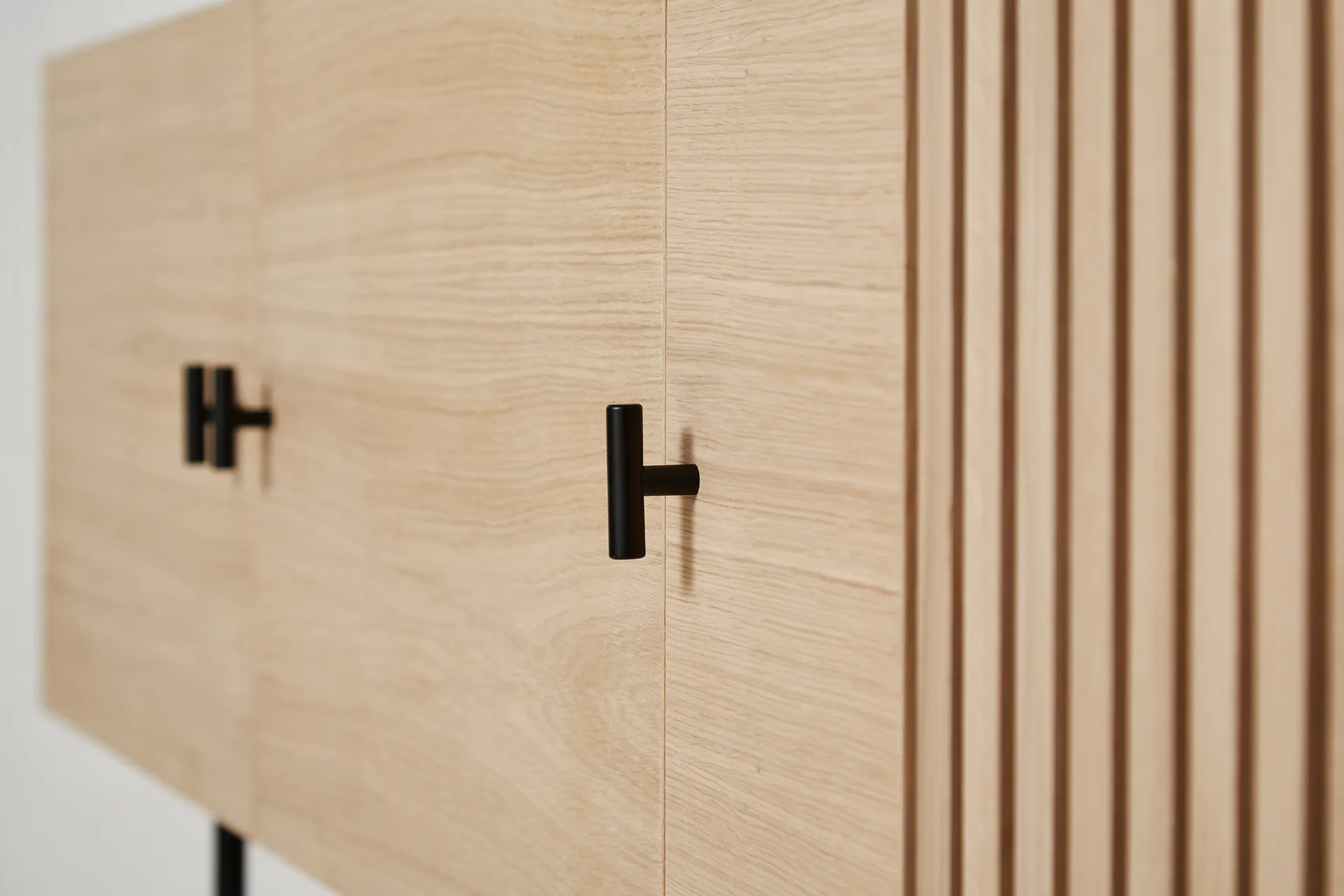 Array sidebord, 180 cm, Hvitpigmentert eik Woud