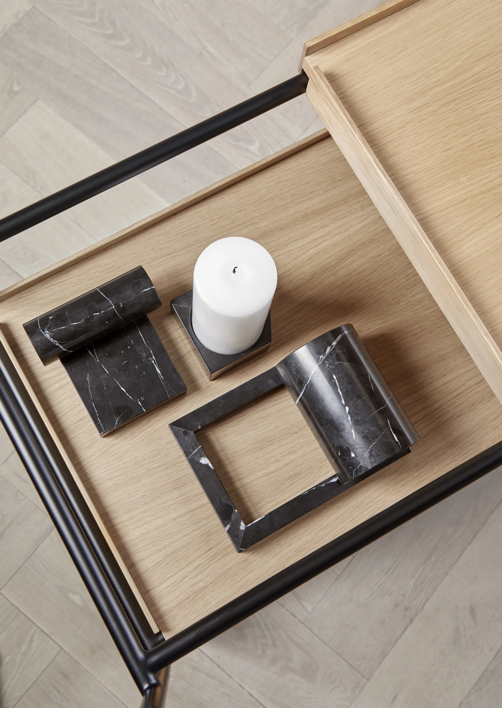 Booknd bokstøtte marmor, Svart Woud