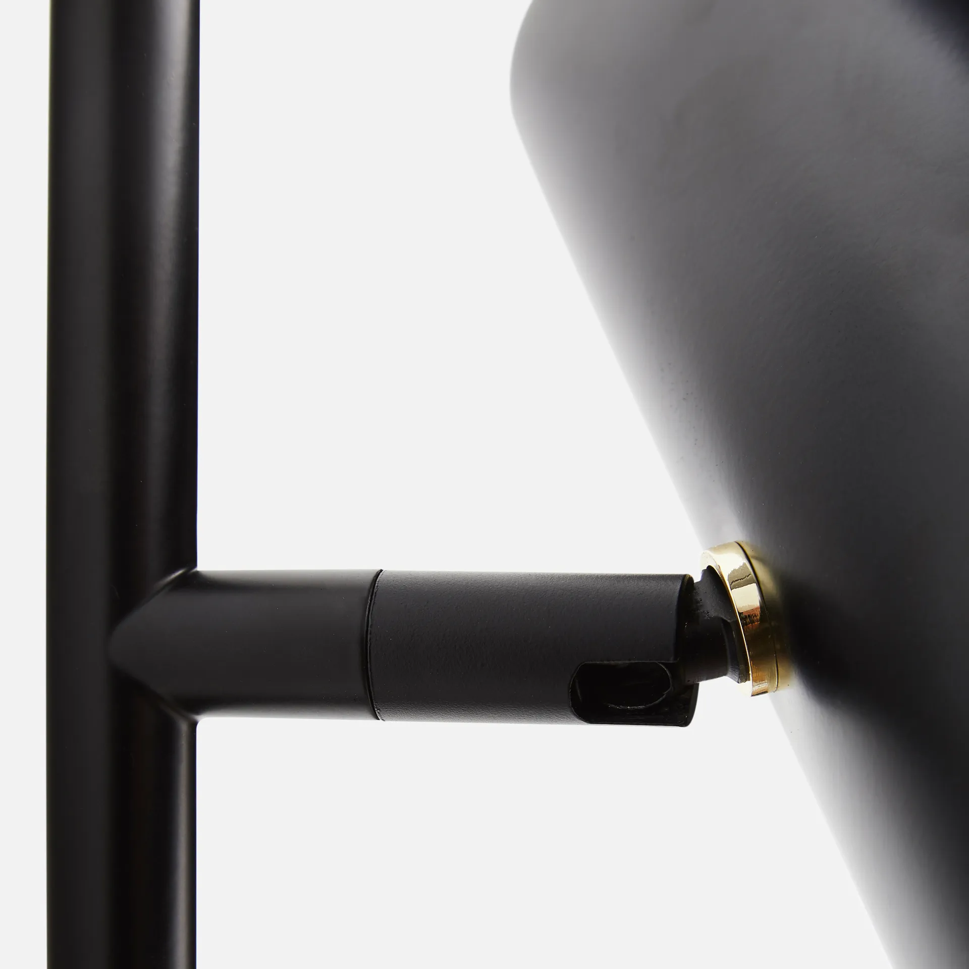 Cono vegglampe, Svart Woud