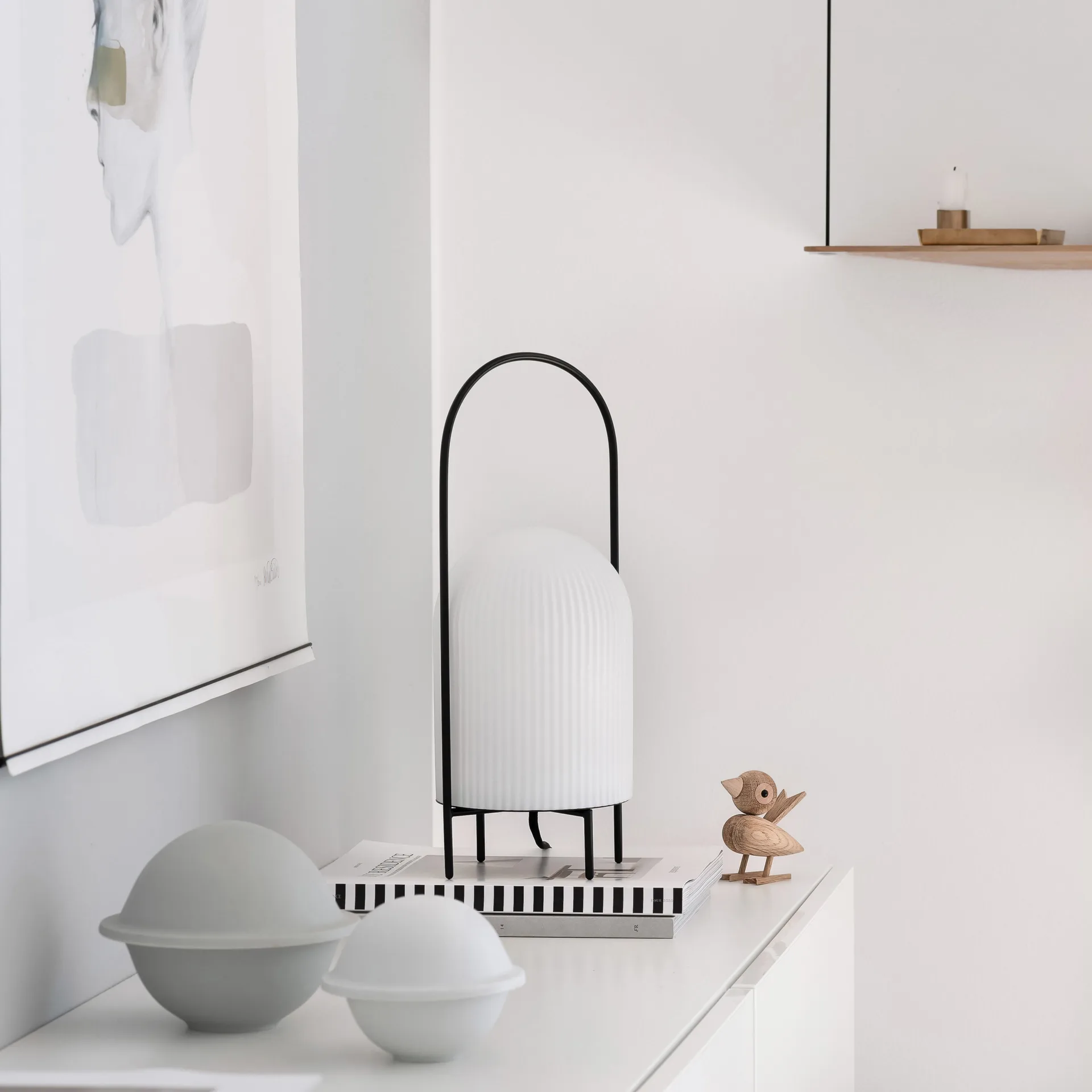 Ghost bordlampe, Svart-hvitt opalglass Woud