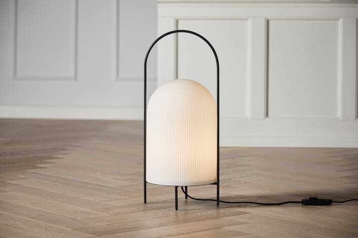 Ghost gulvlampe, Svart–hvitt opalglass Woud
