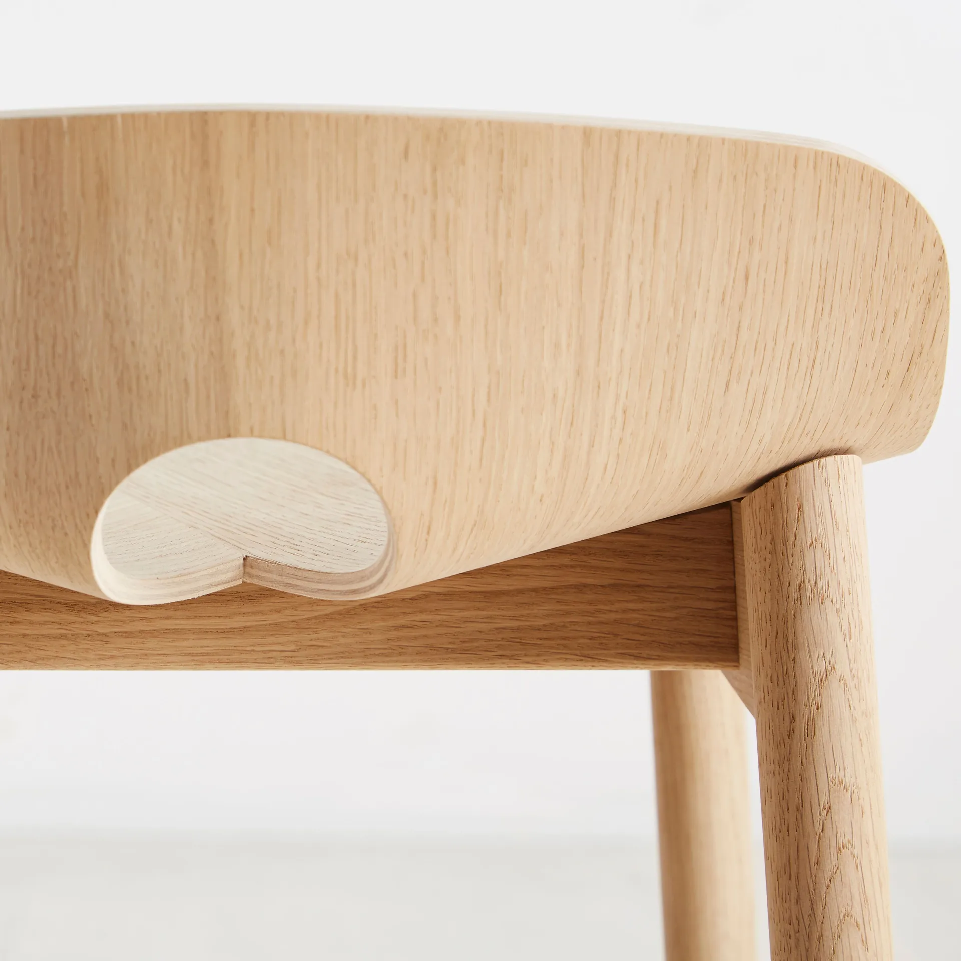 Mono barstol, Hvitpigmentert eik Woud