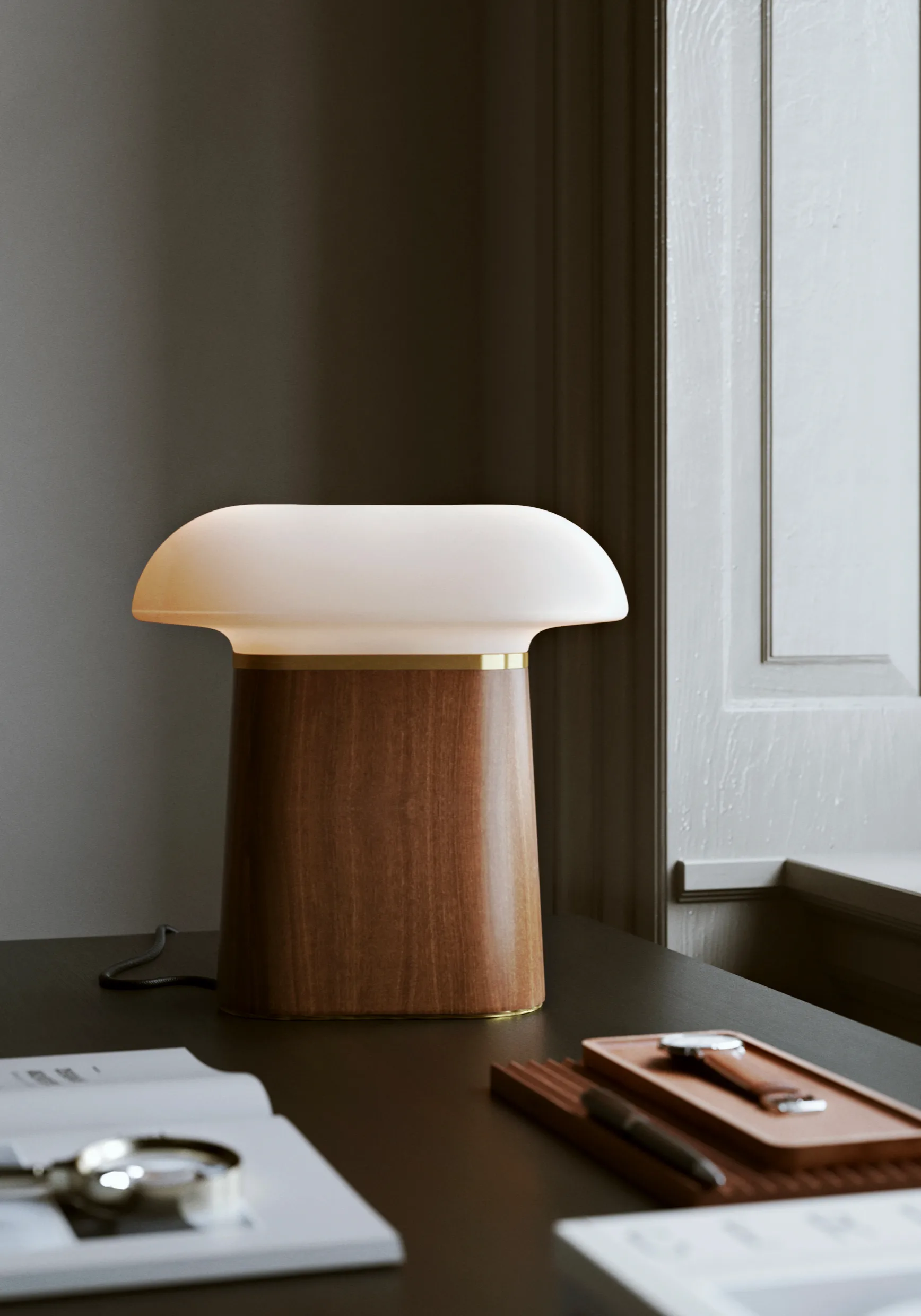 Nova bordlampe, Walnut Woud