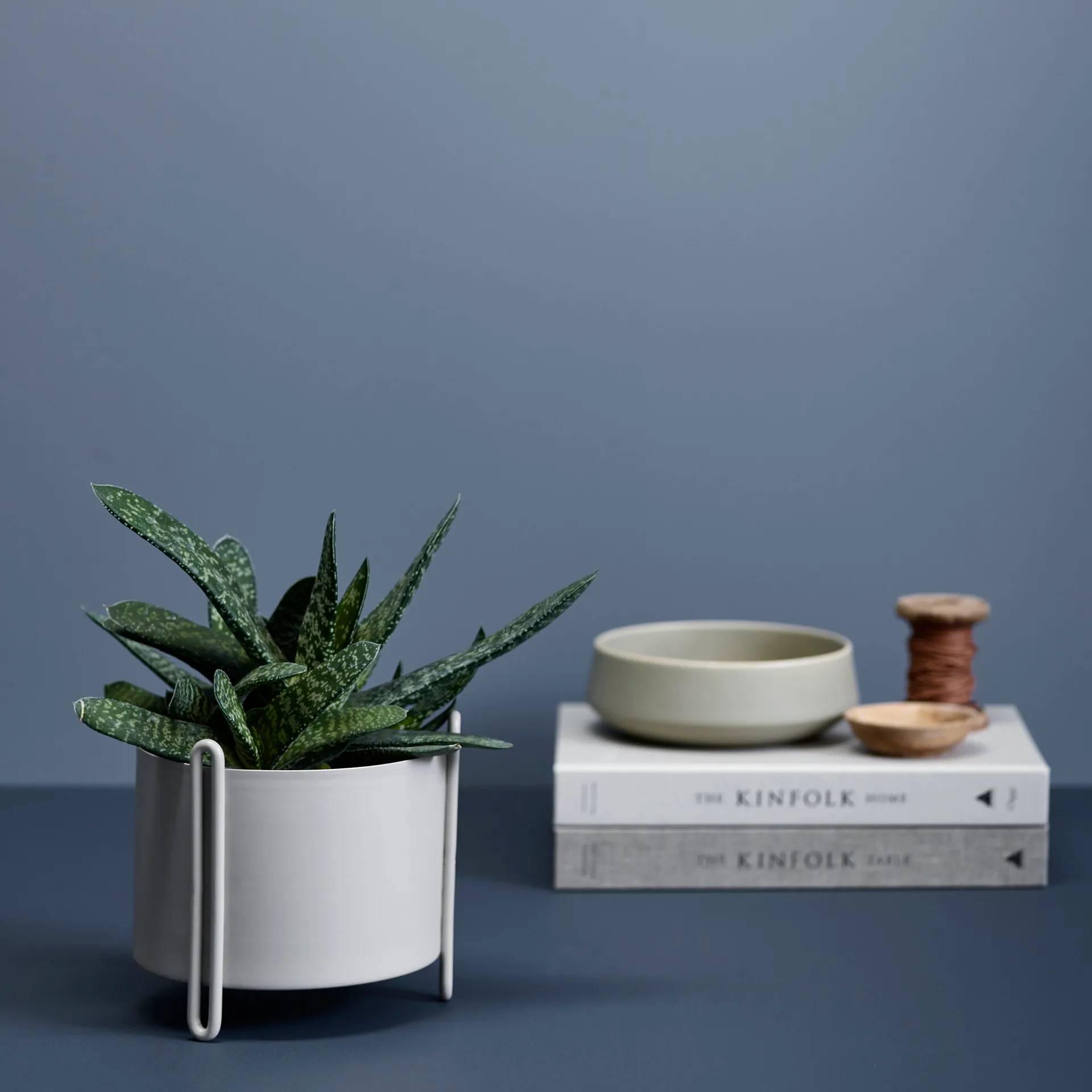 Pidestall blomsterkrukke small Ø15 cm, Grå Woud