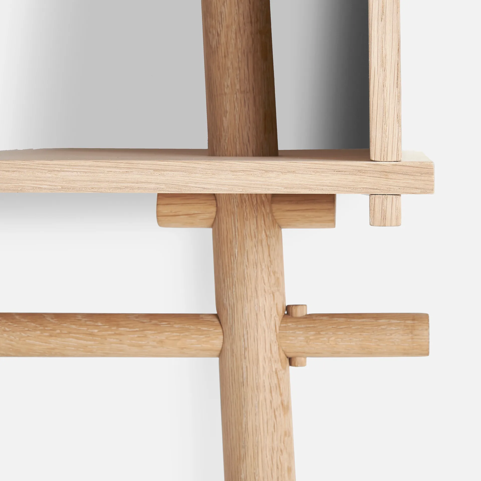 Töjbox klesstativ, trebehandlet eik Woud