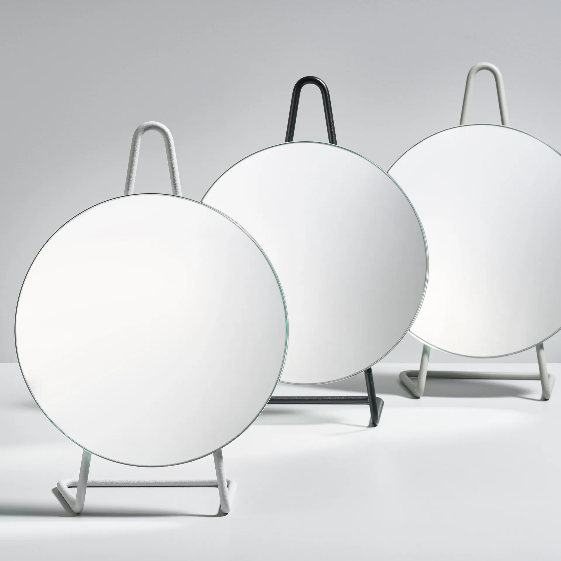 A-Mirror bordsspeil, Svart Zone Denmark