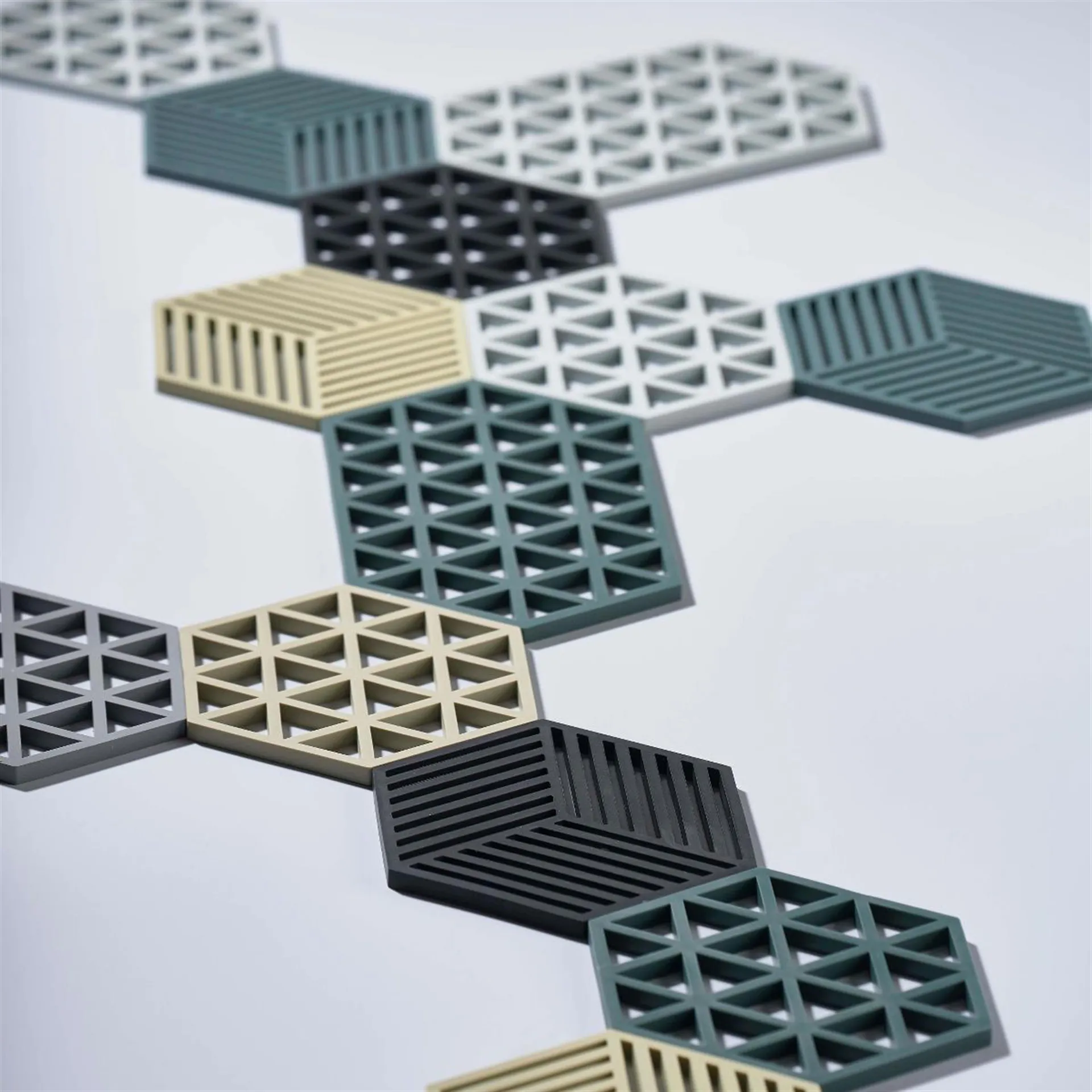 Hexagon gryteunderlag, warm grey Zone Denmark