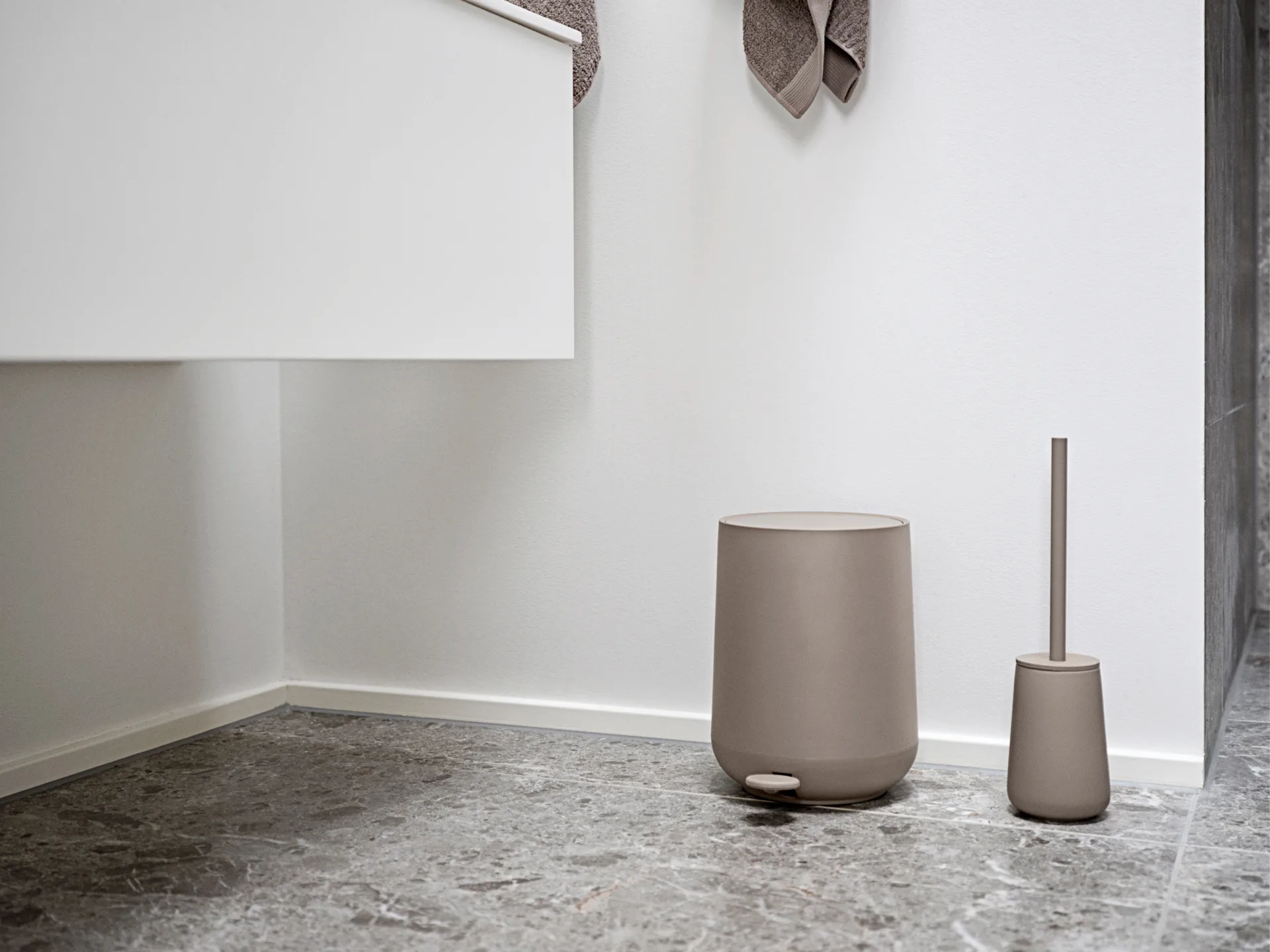 Nova One toalettbørste, Taupe Zone Denmark