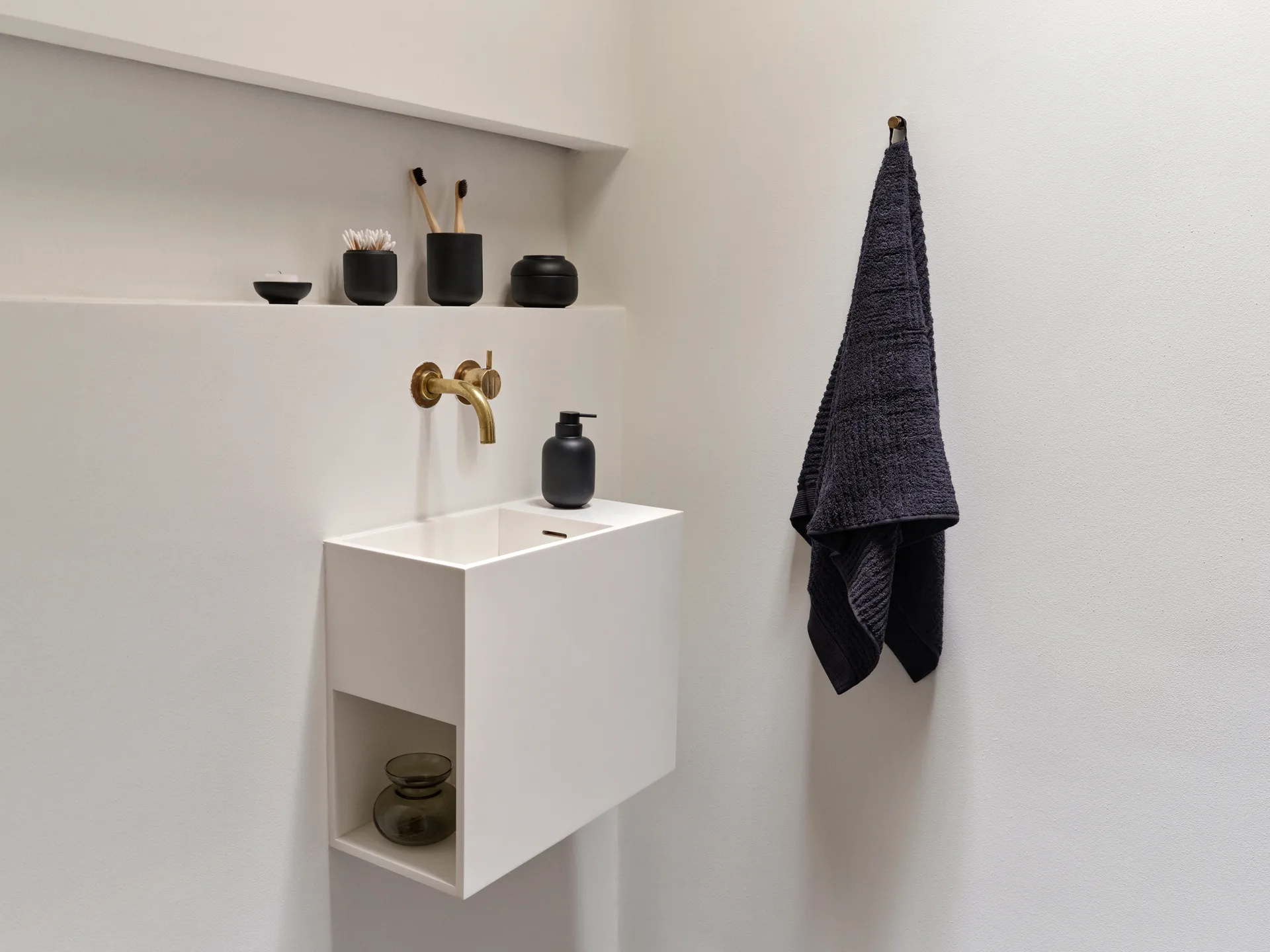 Sensu toalettbørste Ø11,8x41 cm, Black Zone Denmark