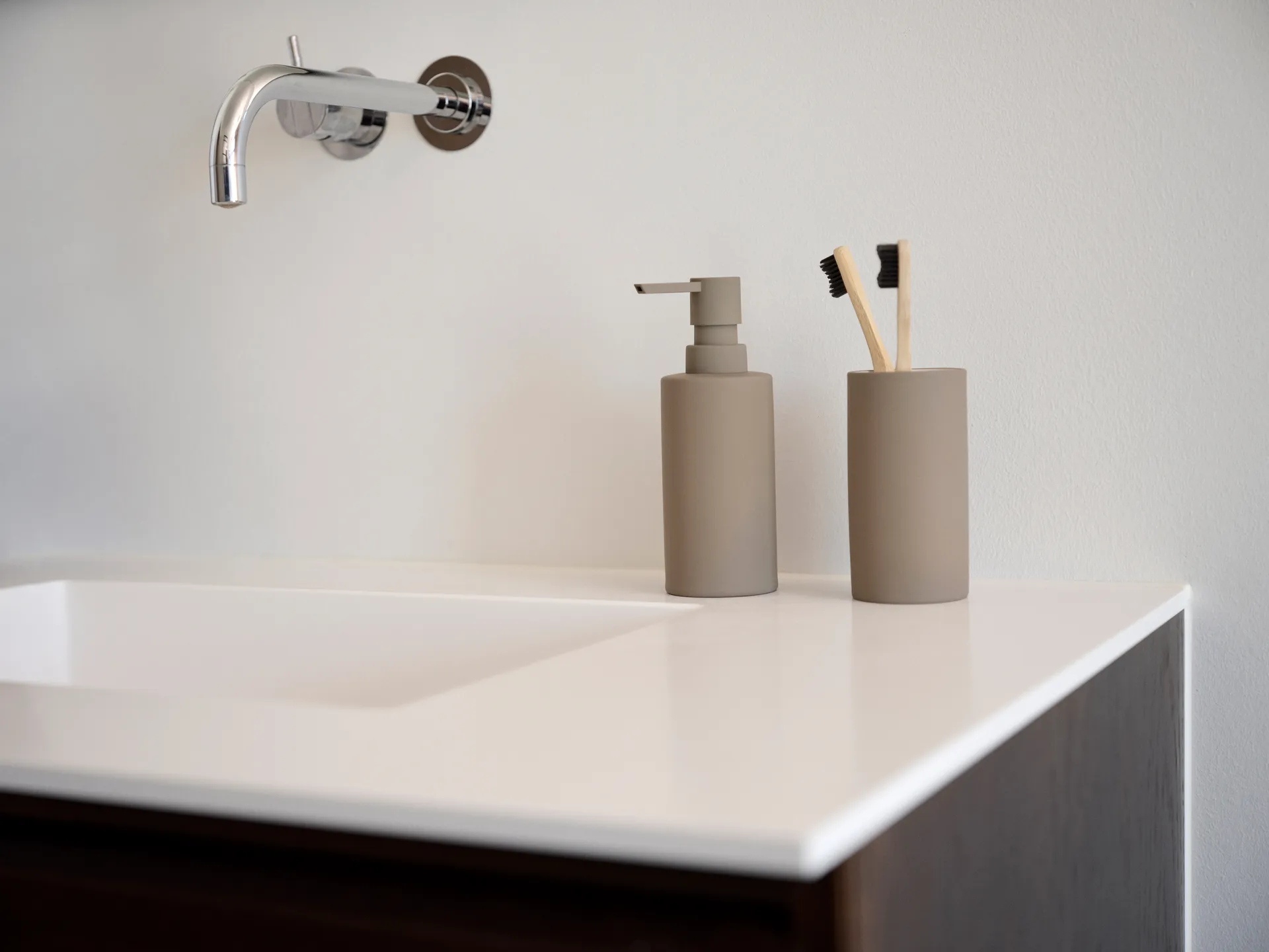 Solo tannbørstekopp, Taupe Zone Denmark