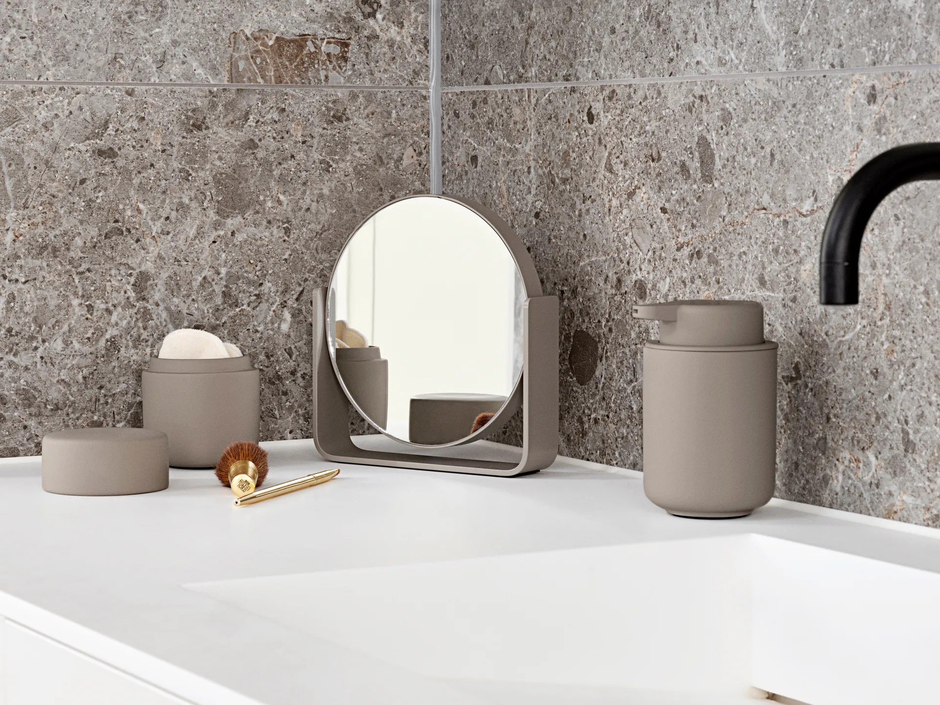 Ume bordspeil med 5x forstørrelse 19 x 19,5 cm, Taupe Zone Denmark