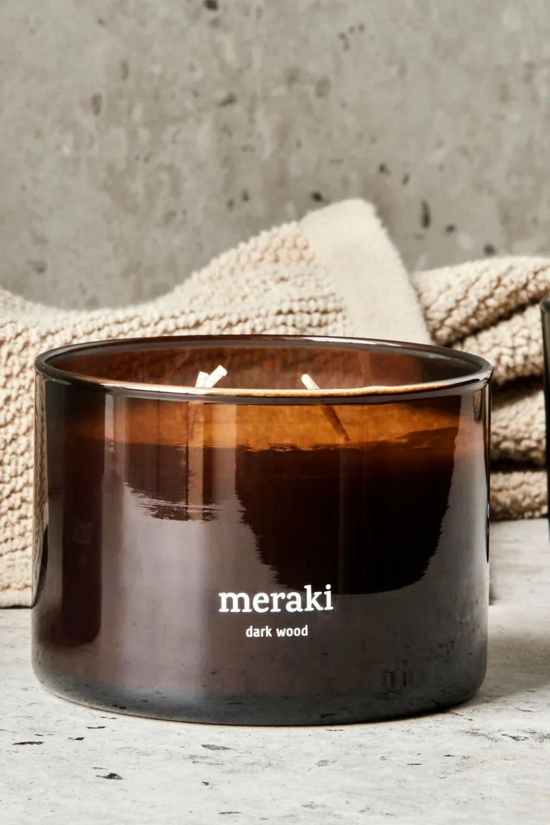 Ernst duftlys skaper ikke bare en koselig atmosfære, men har også en behagelig duft, noe som gjør det til en perfekt gave til farsdag.