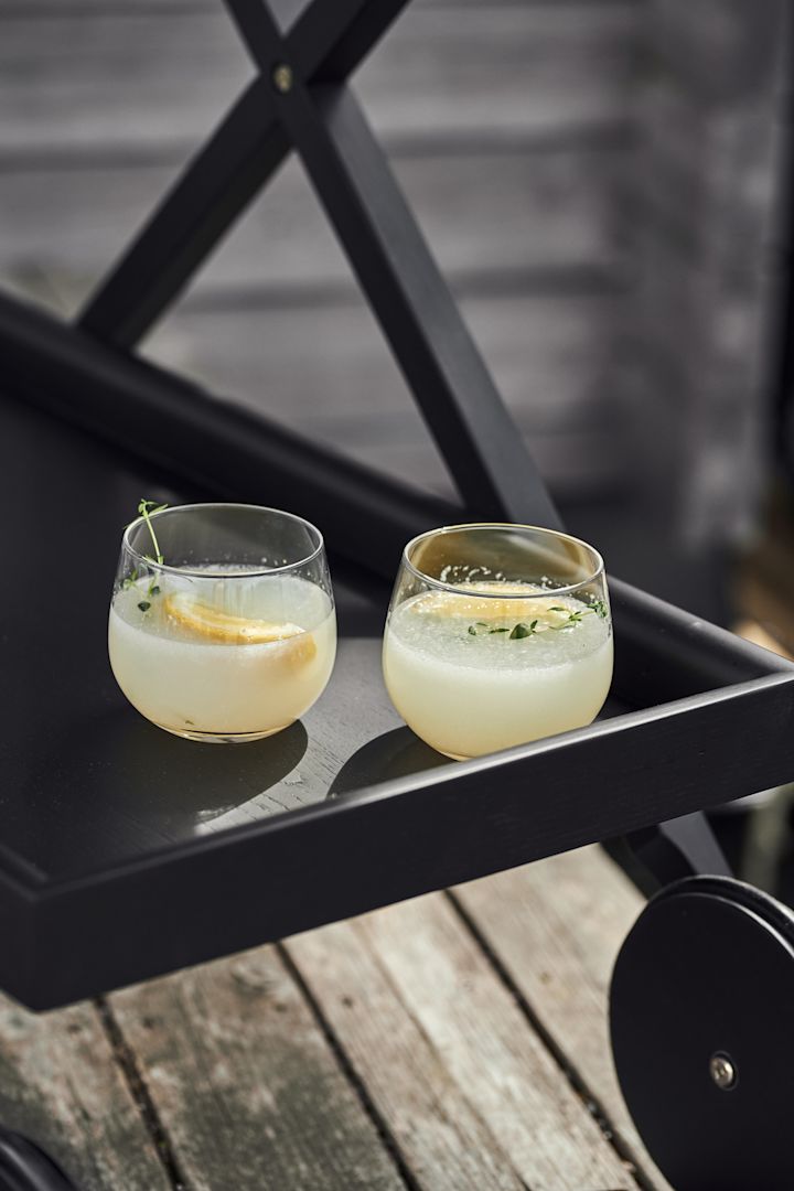Server mocktailen Virgin Margarita gjerne på Exit serveringsvogn fra Design House Stockholm.