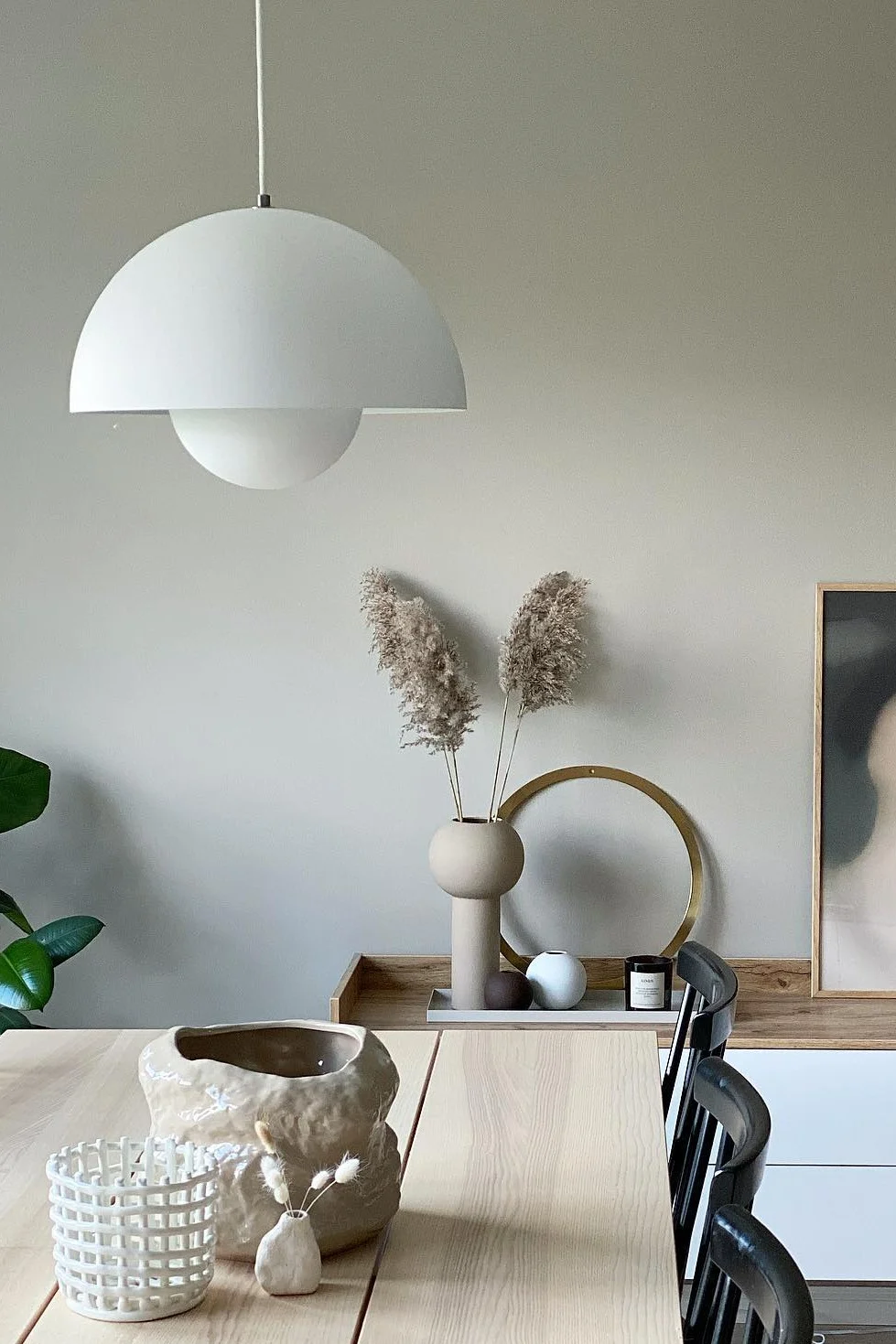 11 moderne taklamper å innrede hjemmet ditt med - her ser du Flowerpot pendellampe VP7 fra & Tradition.