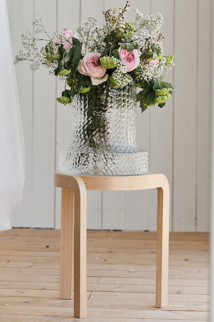 Gi Kolonn vase fra Skrufs Glasbruk i bryllupsgave til brudeparet, en klassiker i munnblåst glass.