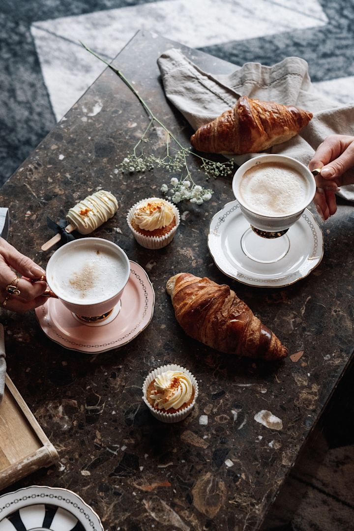 Kaffekoppene fra Anima-kolleksjonen til Hilke imponerer med sine farger, delikate mønstre og klassiske design.
