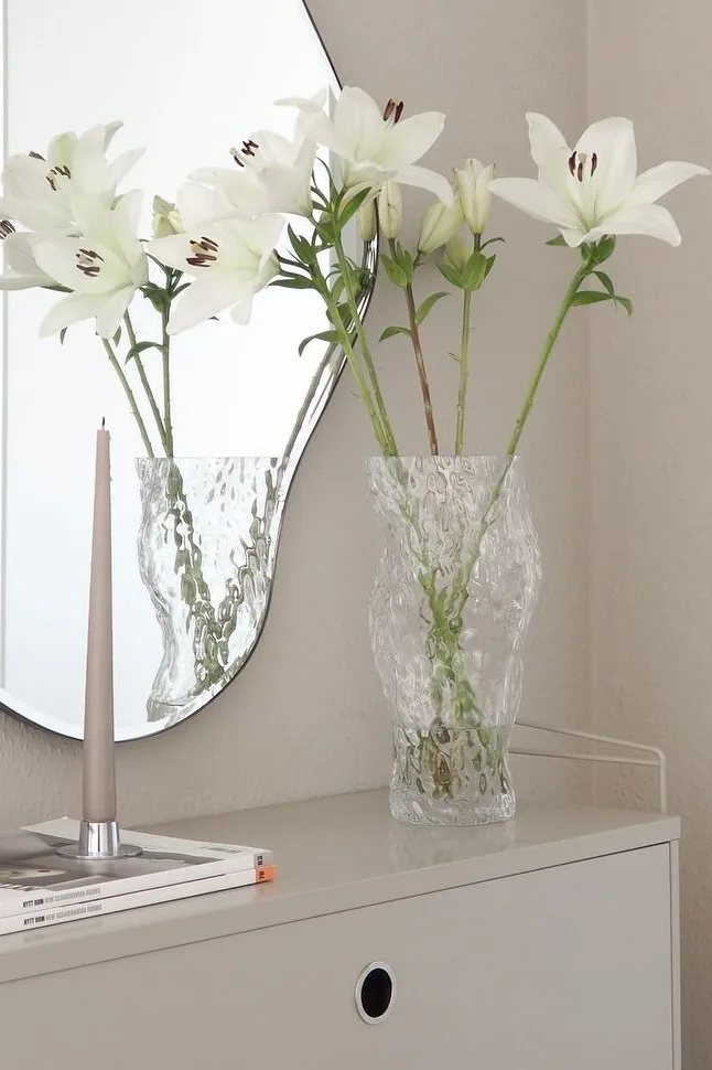 Drift vase fra Cooee Desing er perfekt for høye snittblomster.