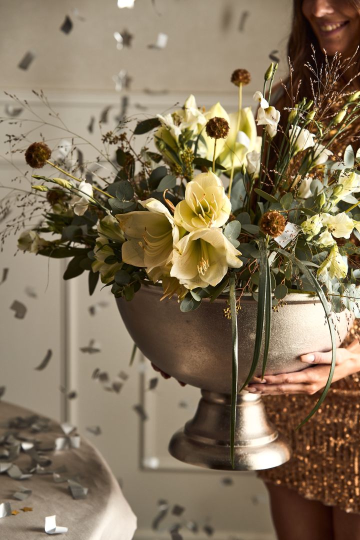 Pynt årets nyttårsbord 2023 med en nydelig blomsterbukett til nyttår i House Doctors champagnekjøler for et fint midtpunkt på bordet. 