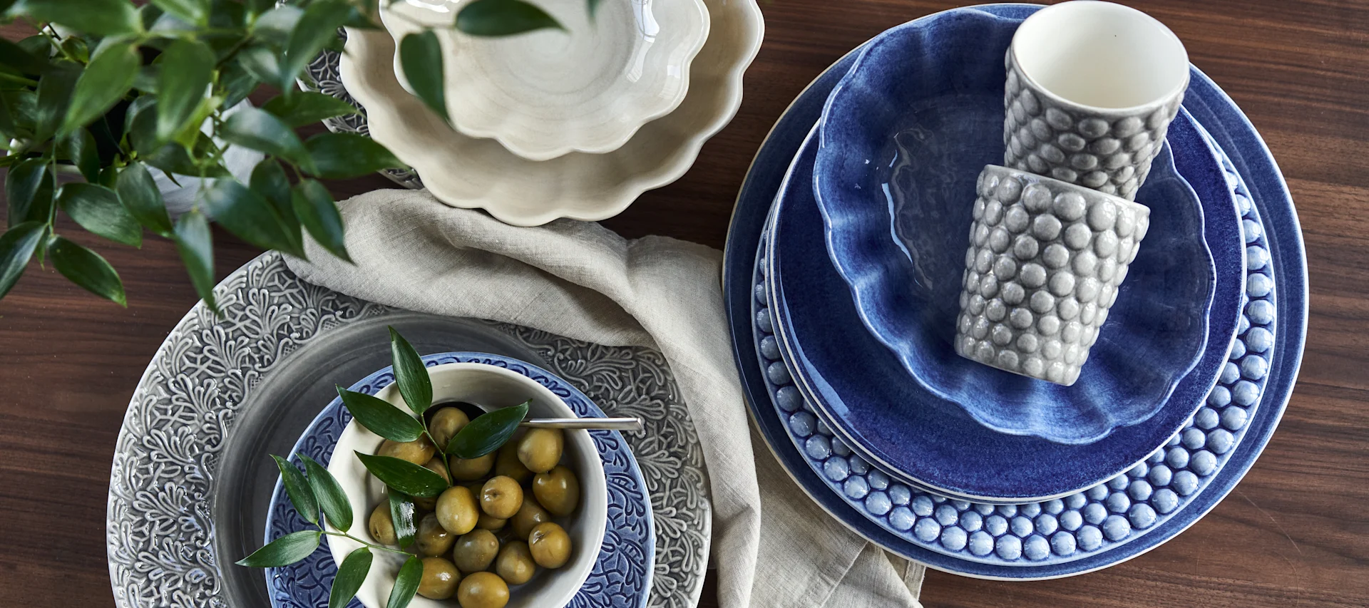 Mateus keramikk i serien Oyster, Basic, Lace og Bubbles i fargene sand, grå og blå.