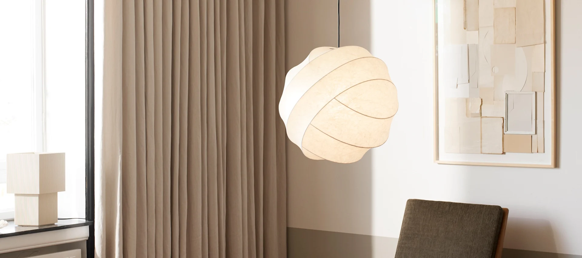 11 moderne taklamper å dekorere hjemmet ditt med - her ser du taklampen Turner 65 pendel fra Pholc.