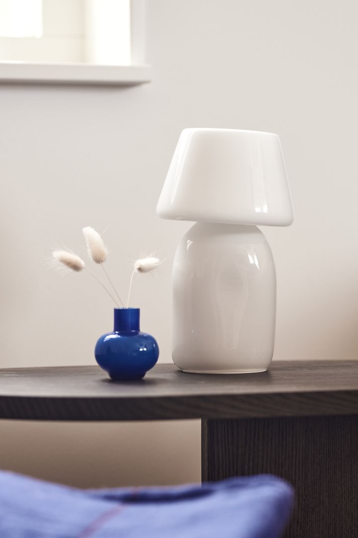 Sesongens trendy sopplampe er den bærbare bordlampen Apollo fra HAY, som vil bli en stilig interiørdetalj i hjemmet ditt.