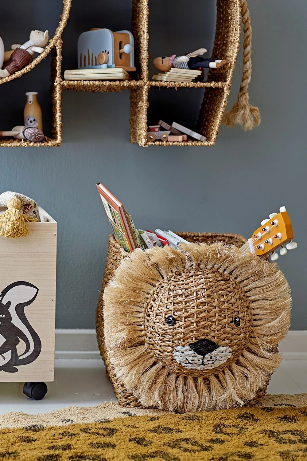 Gerti veggkurv er enkel å henge på veggen, slik at den ikke er i veien, samtidig som den holder orden. Dette gjør den til en flott gaveidé til babyshower.