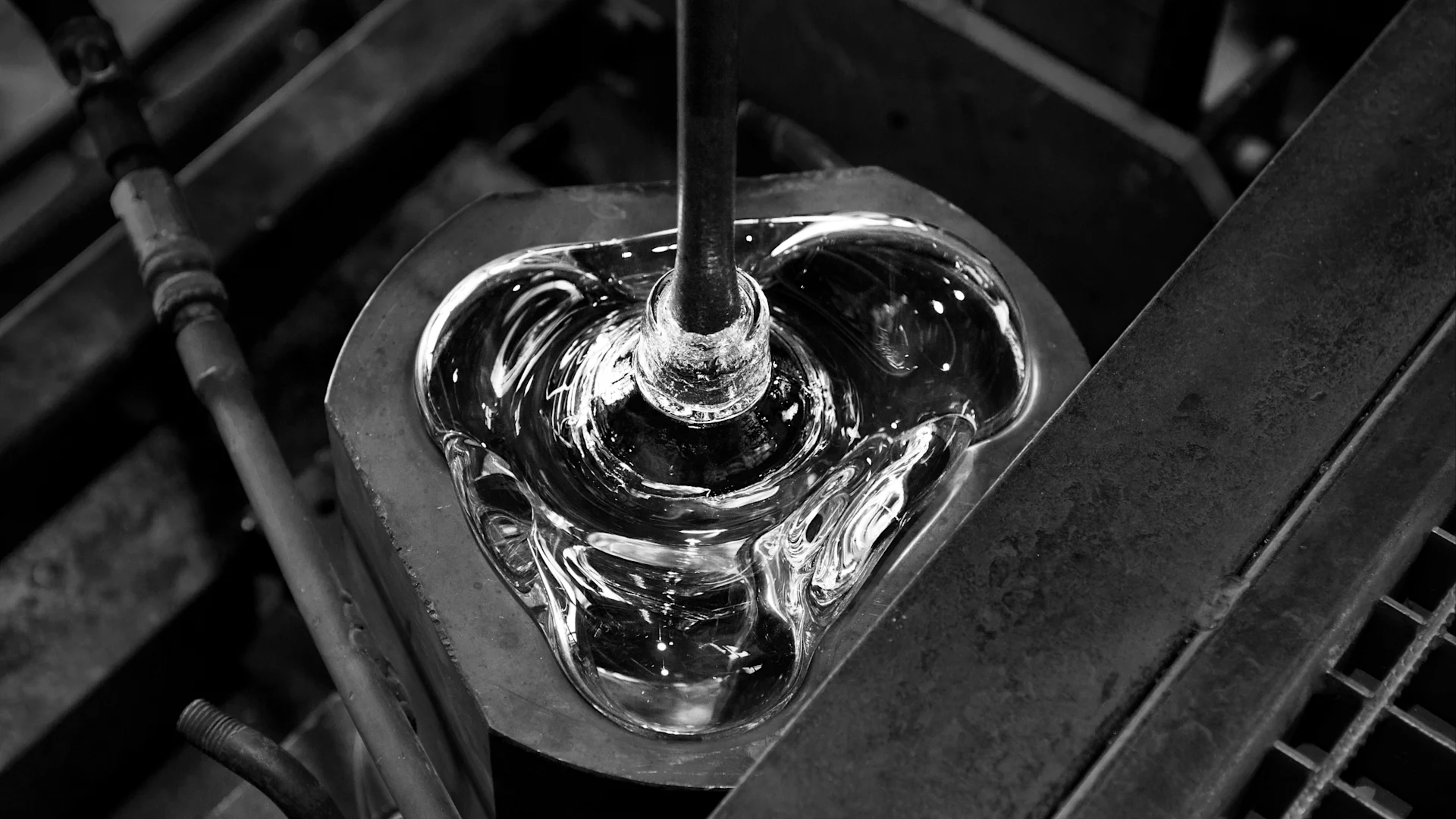 Iittala glassproduksjon i Finland hvor Alvar Aalto-vasen lages.