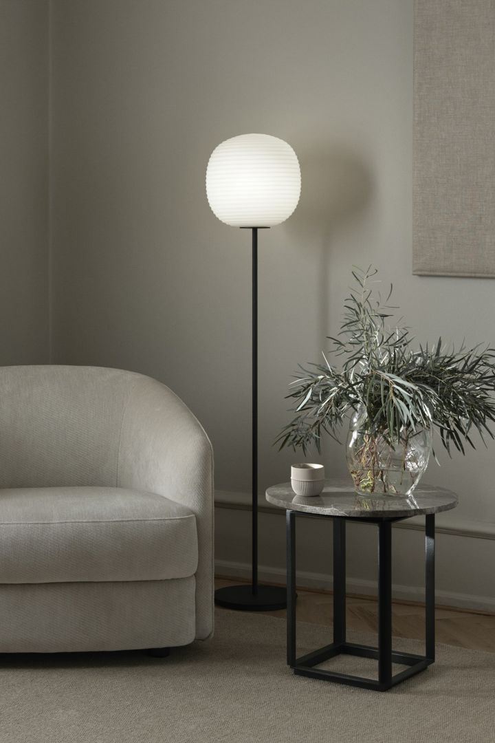 Forny hjemmet ditt med moderne belysning som gulvlampen Lantern fra New works.
