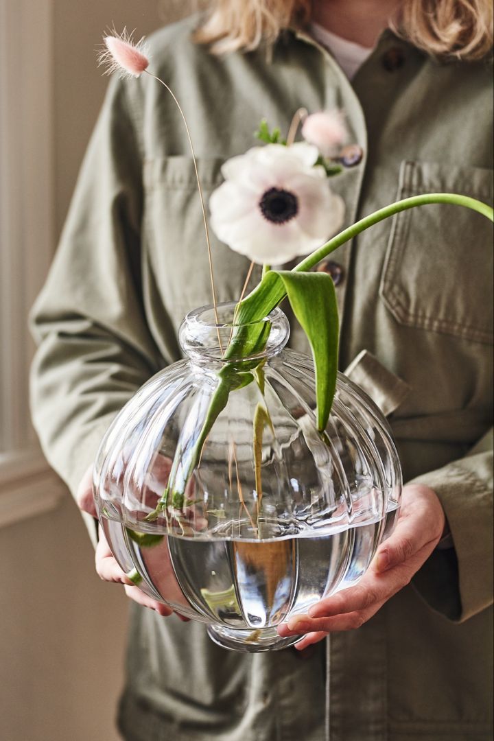 Rund vase i klart glass fra Louise Roe Copenhagen. 