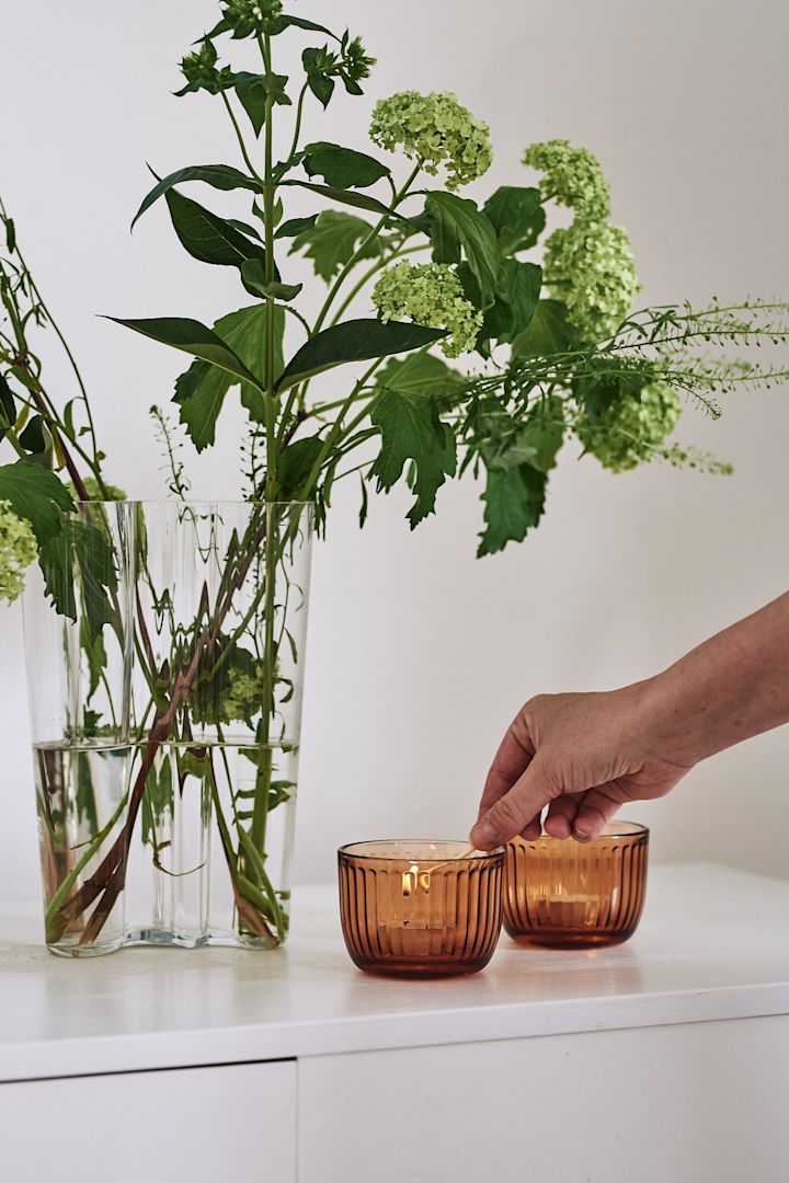Raami lyslykter fra Iittala skaper stemning på soverommet og gjør frokost på senga litt mer luksuriøst.