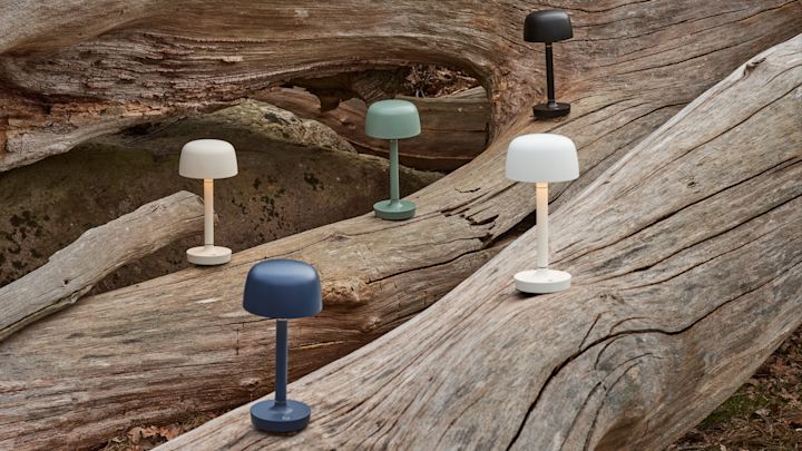 Bærbar belysning er en sommerfavoritt som gjør sommerkveldene litt koseligere. Her er den bærbare lampen Halo fra Scandi Living, som fås i flere forskjellige farger.