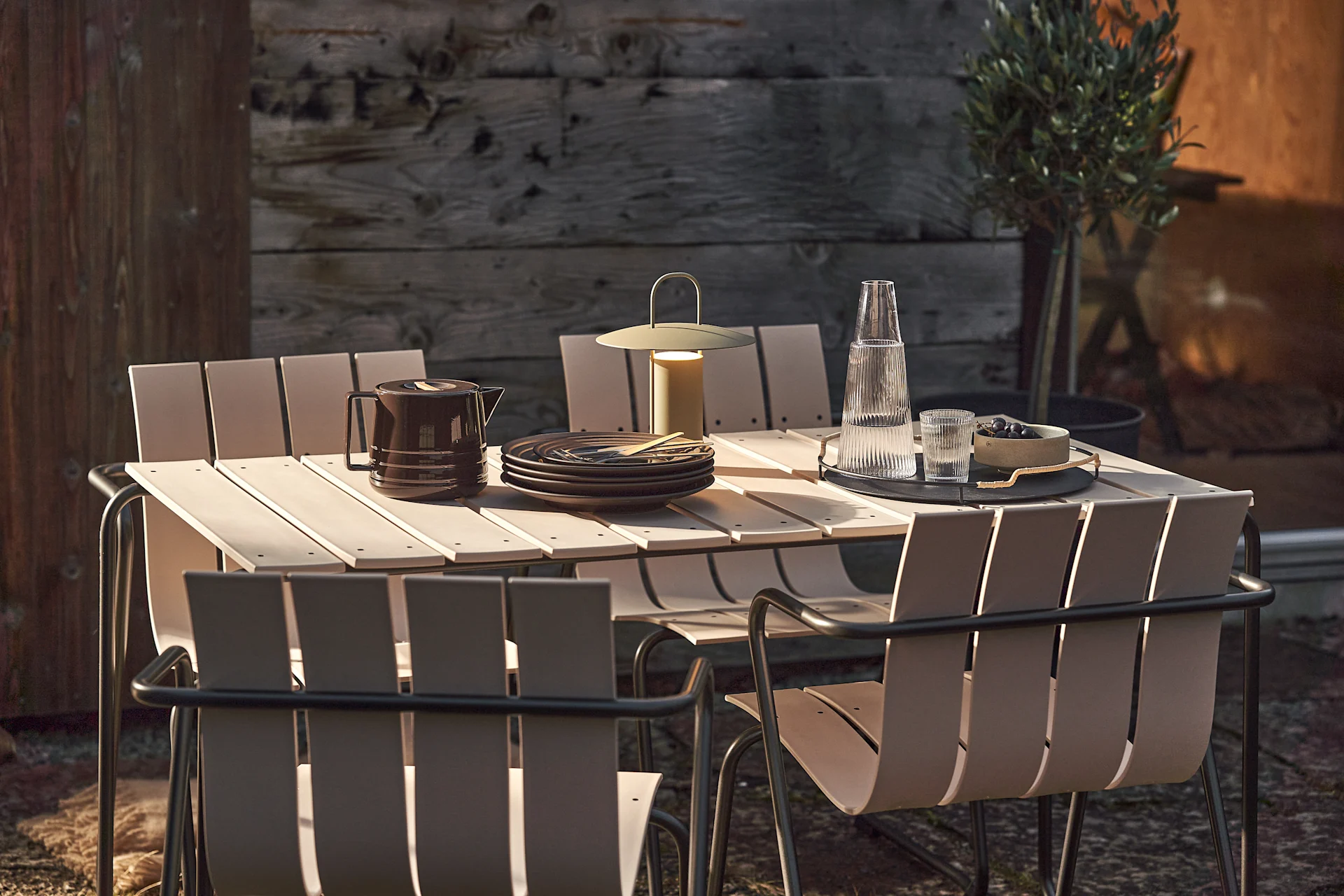 Hvordan innrede hytta - her ser du Ocean utemøbler fra Mater.