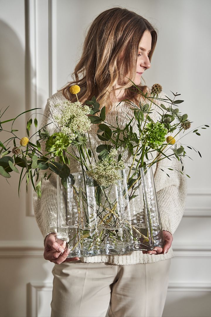 Gry vase en tidløs og fin bryllupsgave til vakre blomsteroppsatser.