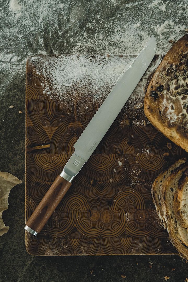 Norden brødkniv med elegant treskaft fra Fiskars.