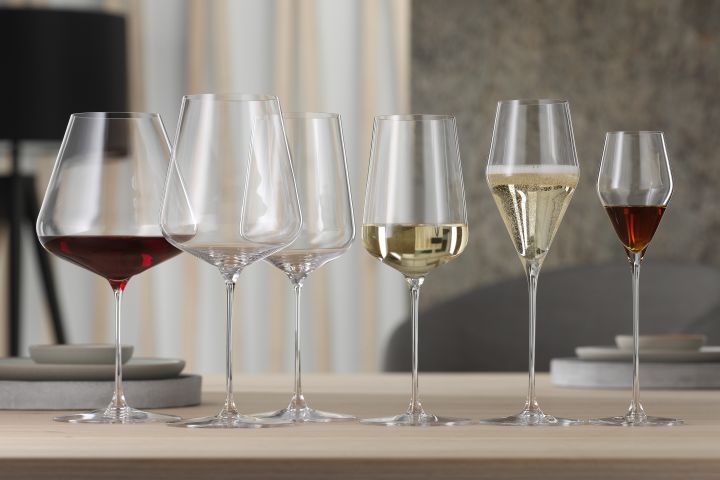 Oppdag hvordan du velger riktig vinglass. Her ser du en samling vinglass fra Spiegelau.
