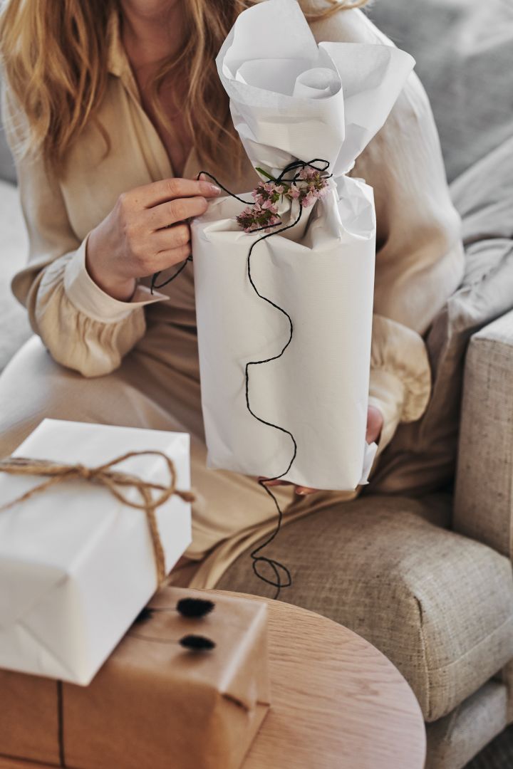 Bryllupsgavetips - en innpakket Alvar Aalto vase fra Iittala er den perfekte gaven å gi i bryllupsgave.