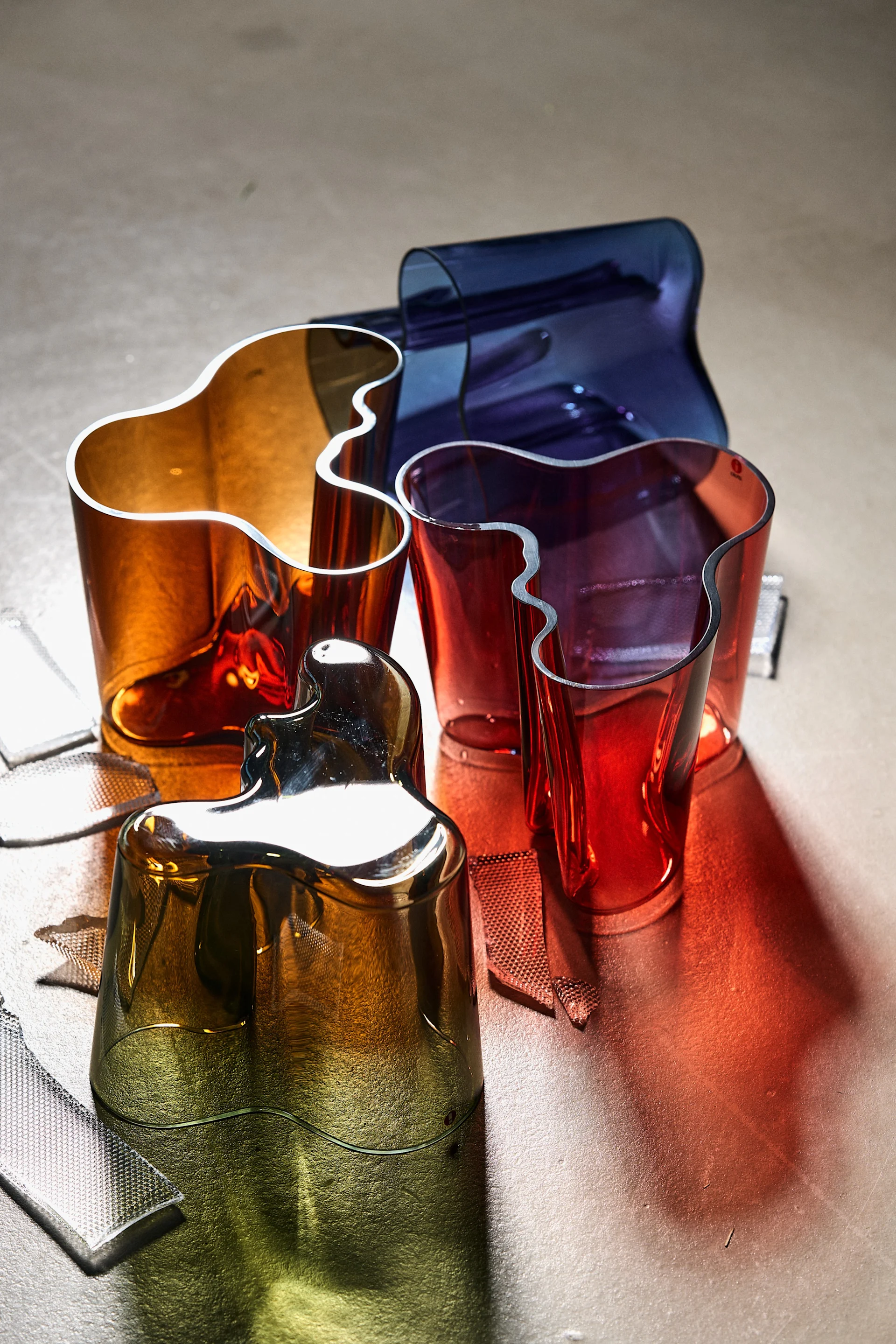 Designklassikeren Iittala Alvar Aalto-vasen er perfekt å gi som bryllupsdag-gave til par som feirer 40-års bryllupsdag og rubinbryllup sammen.